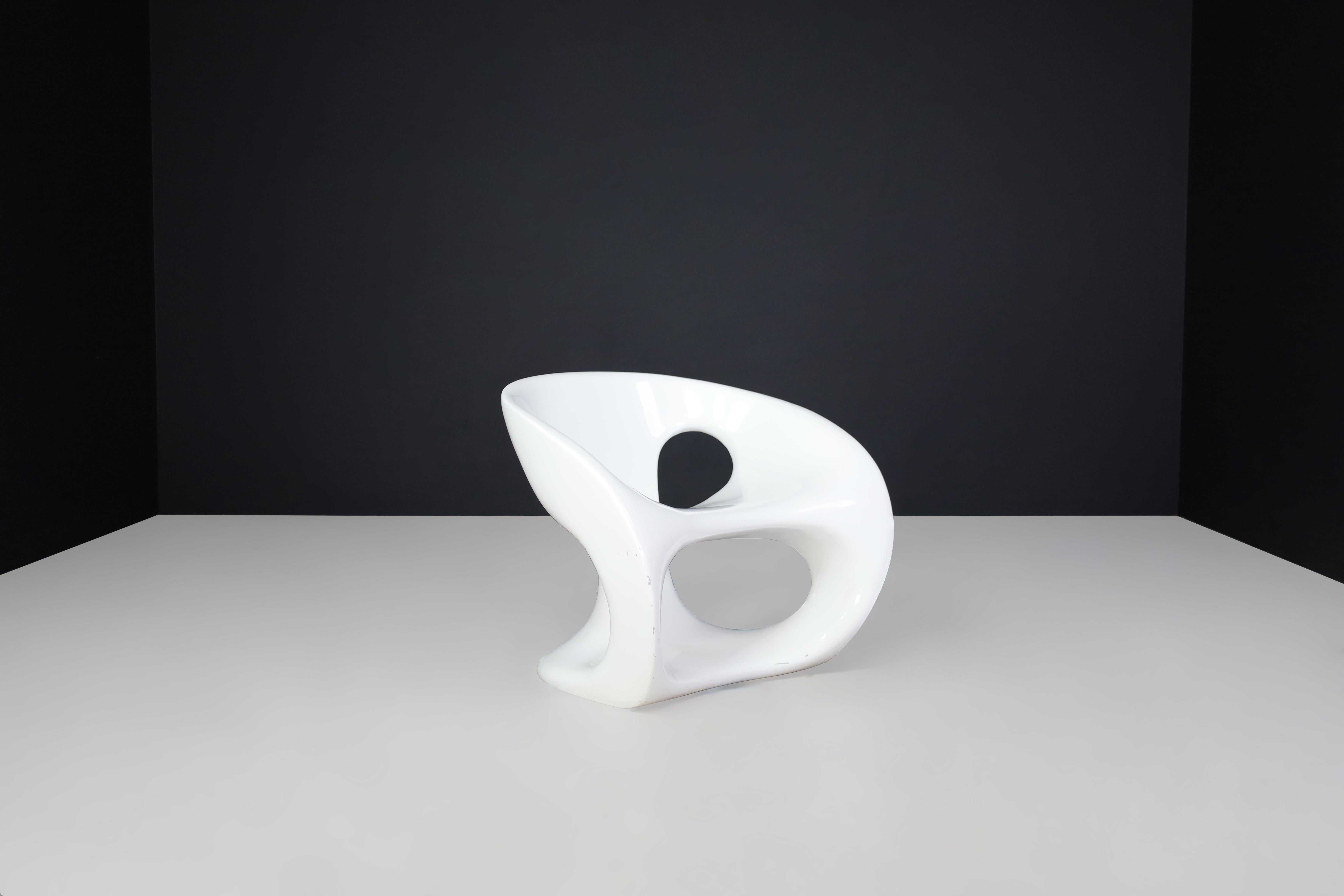 Kundalini Hara White Lacquered Fiberglass Outdoor Sculptural Chairs by Gurioli.

Introducing the exquisite Kundalini Hara chairs, a remarkable fusion of art and functionality that enhances any indoor or outdoor space. These original Italian chairs