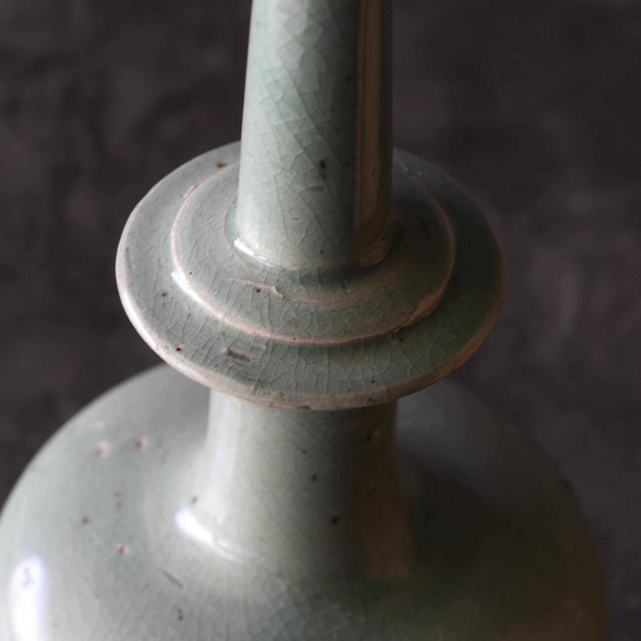 Kundika Bottle Celadon with Incised Flower / 12th Century / Korean Antique For Sale 4