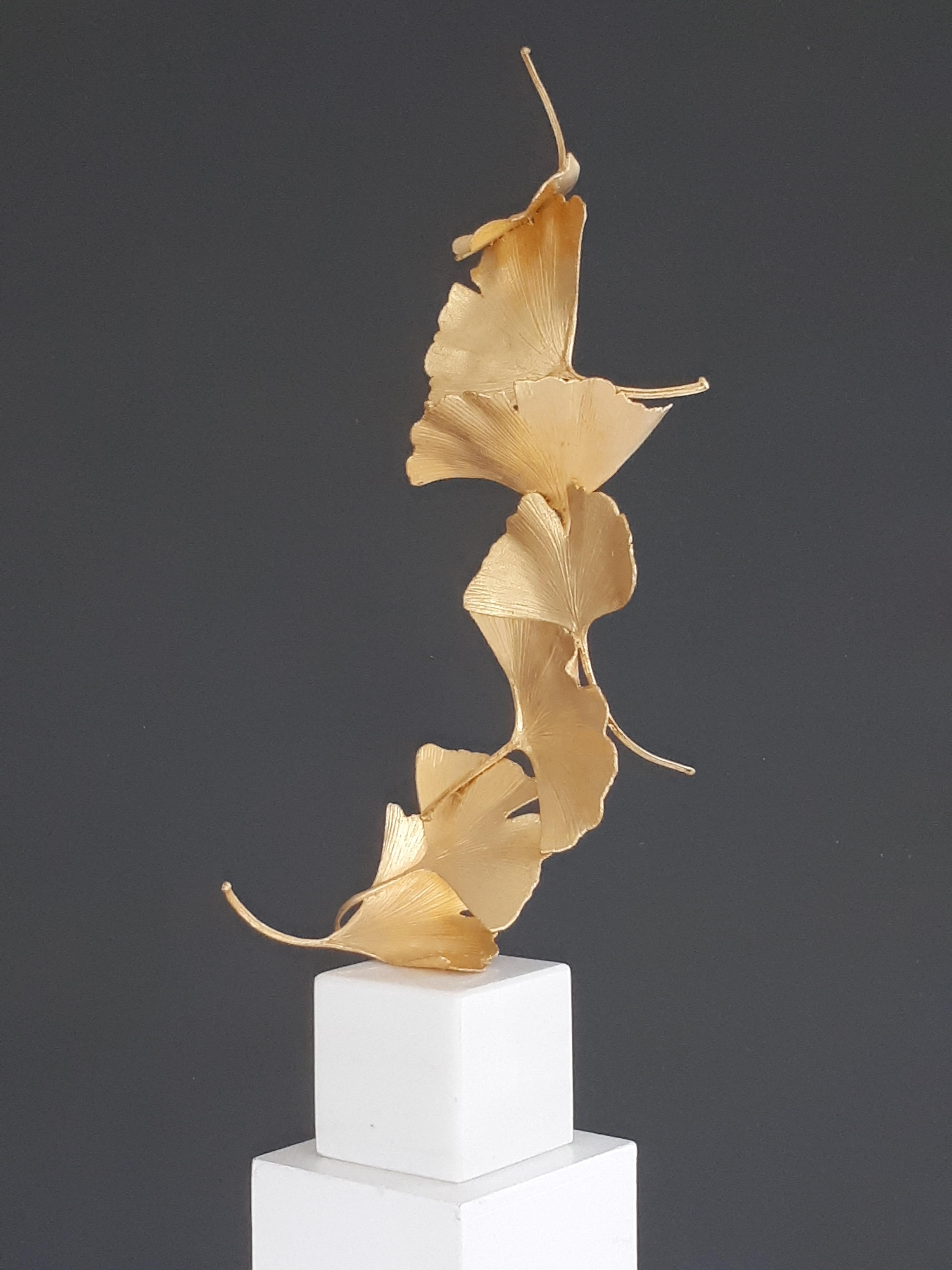6 Golden Gingko Leaves Kuno Vollet- Cast Brass golden sculpture on white marble For Sale 10