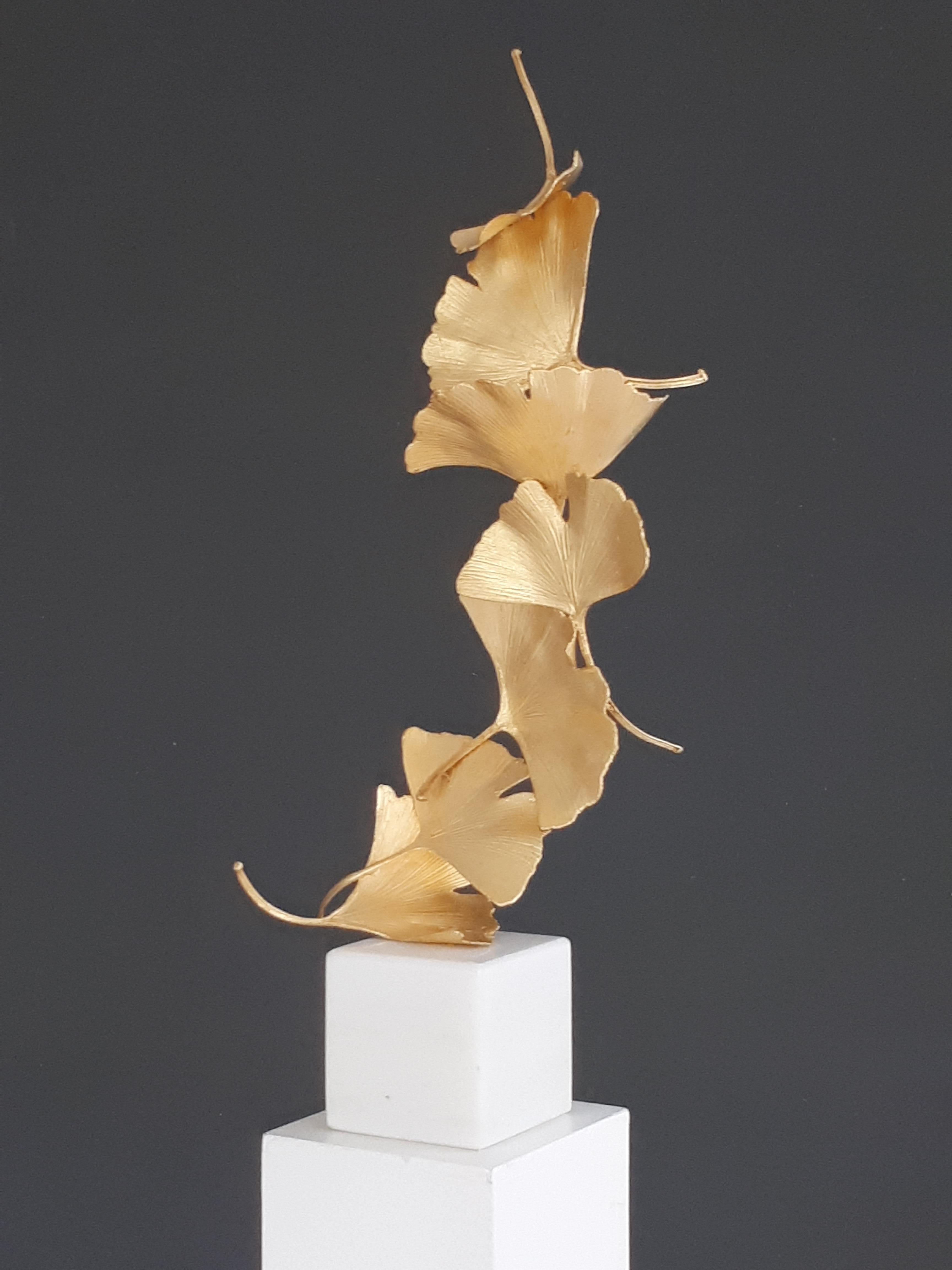 6 goldene Gingko-Blätter Kuno Vollet- Skulptur aus gegossenem Messing auf weißem Marmor auf weißem Marmor im Angebot 8