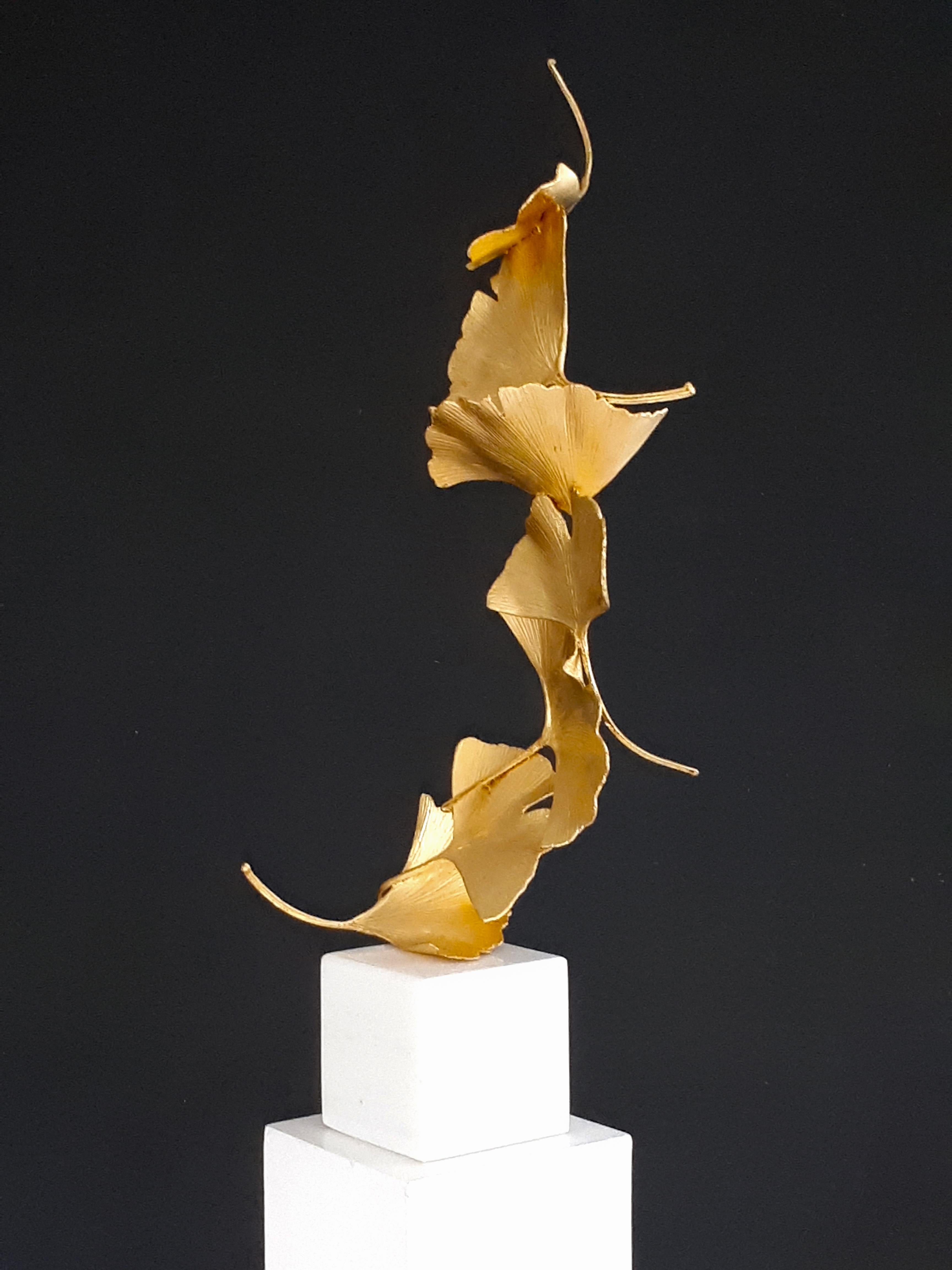 7 Golden Gingko Leaves - Gilded Brass sculpture on white marble base For Sale 3