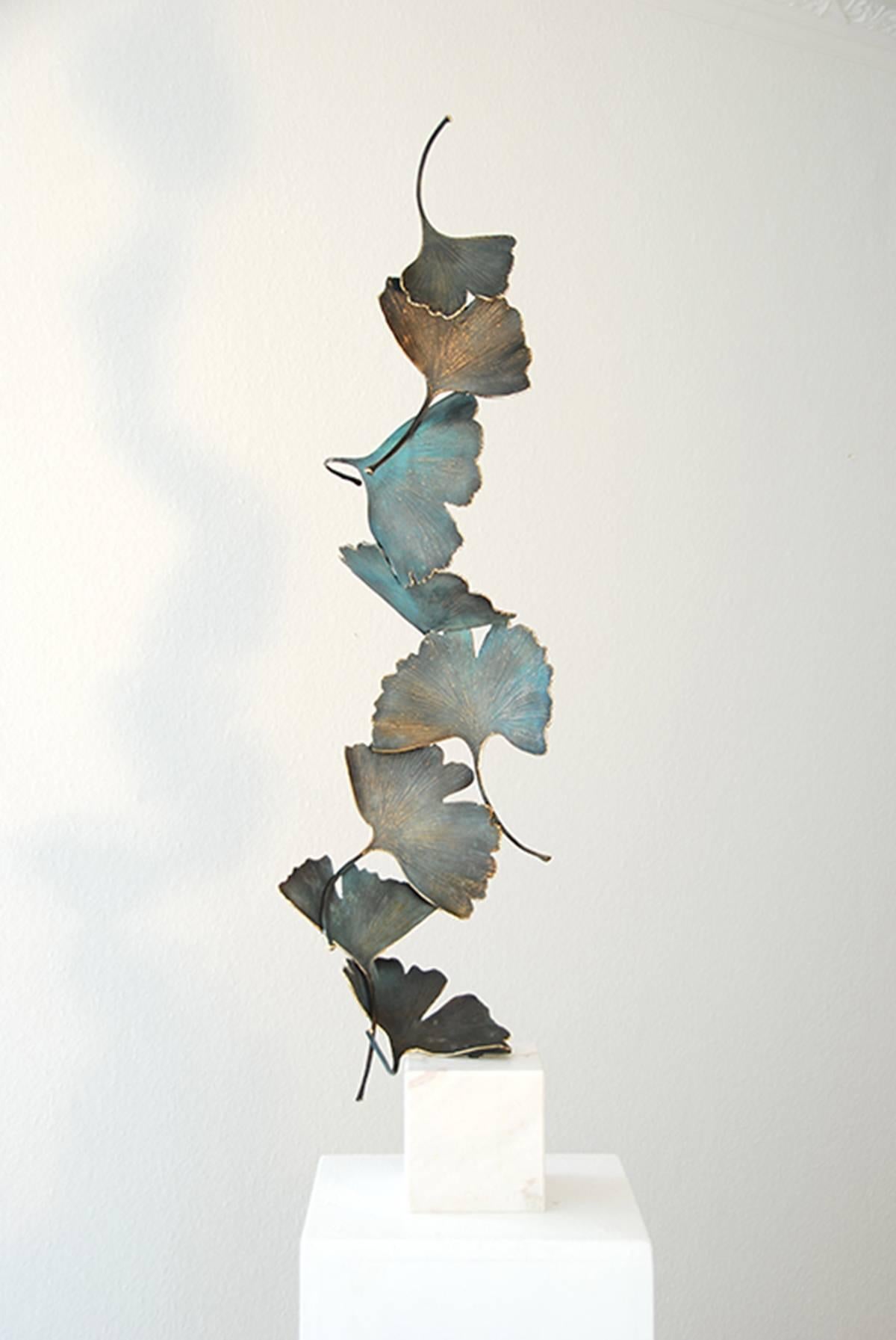 8 Leaves Blue Gingko by Kuno Vollet Contemporary Bronze sculpture white marble For Sale 1