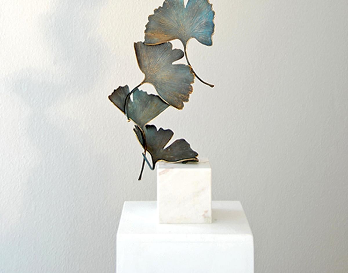8 Leaves Blue Gingko by Kuno Vollet Contemporary Bronze sculpture white marble For Sale 3