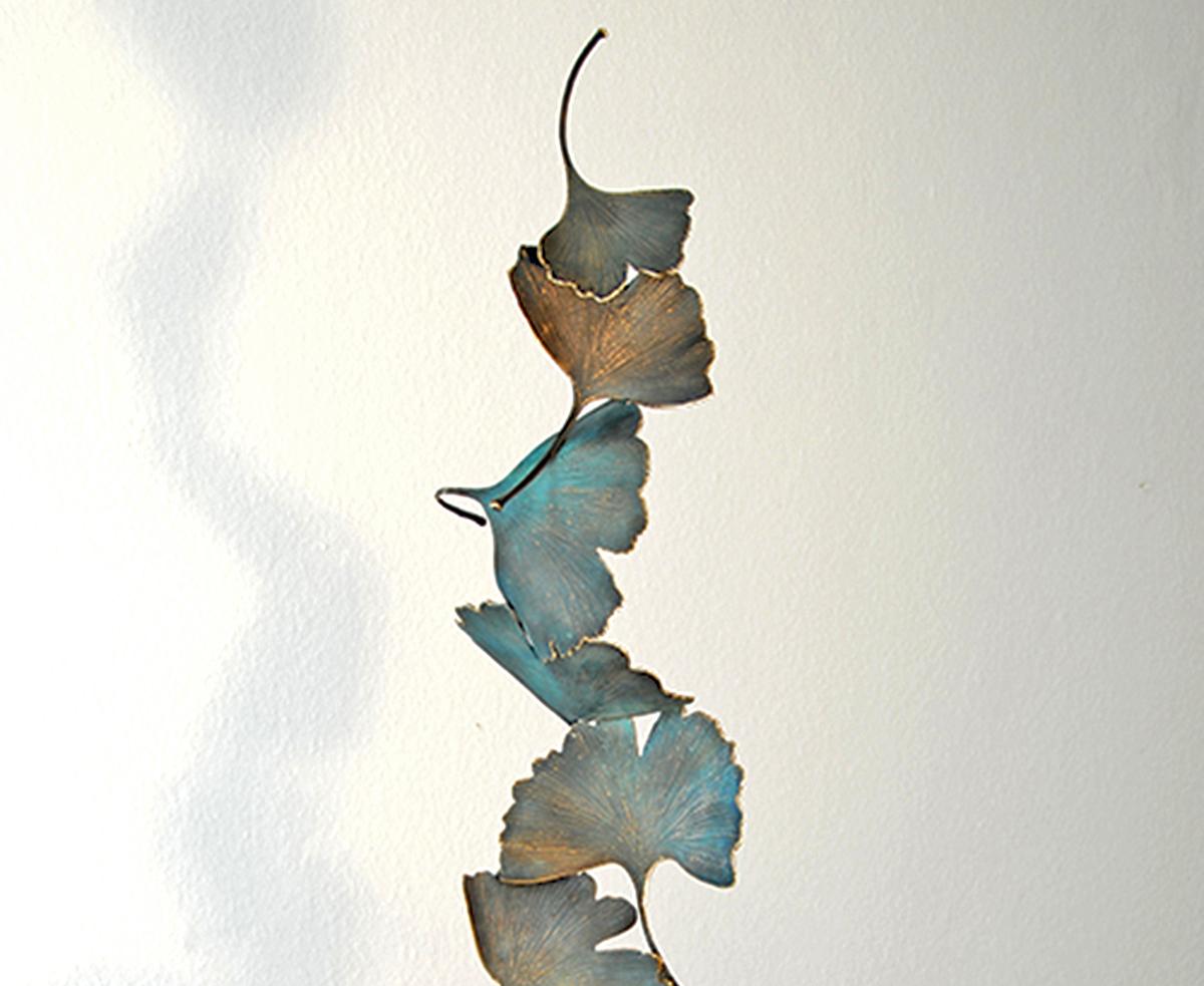 8 Leaves Blue Gingko by Kuno Vollet Contemporary Bronze sculpture white marble For Sale 4