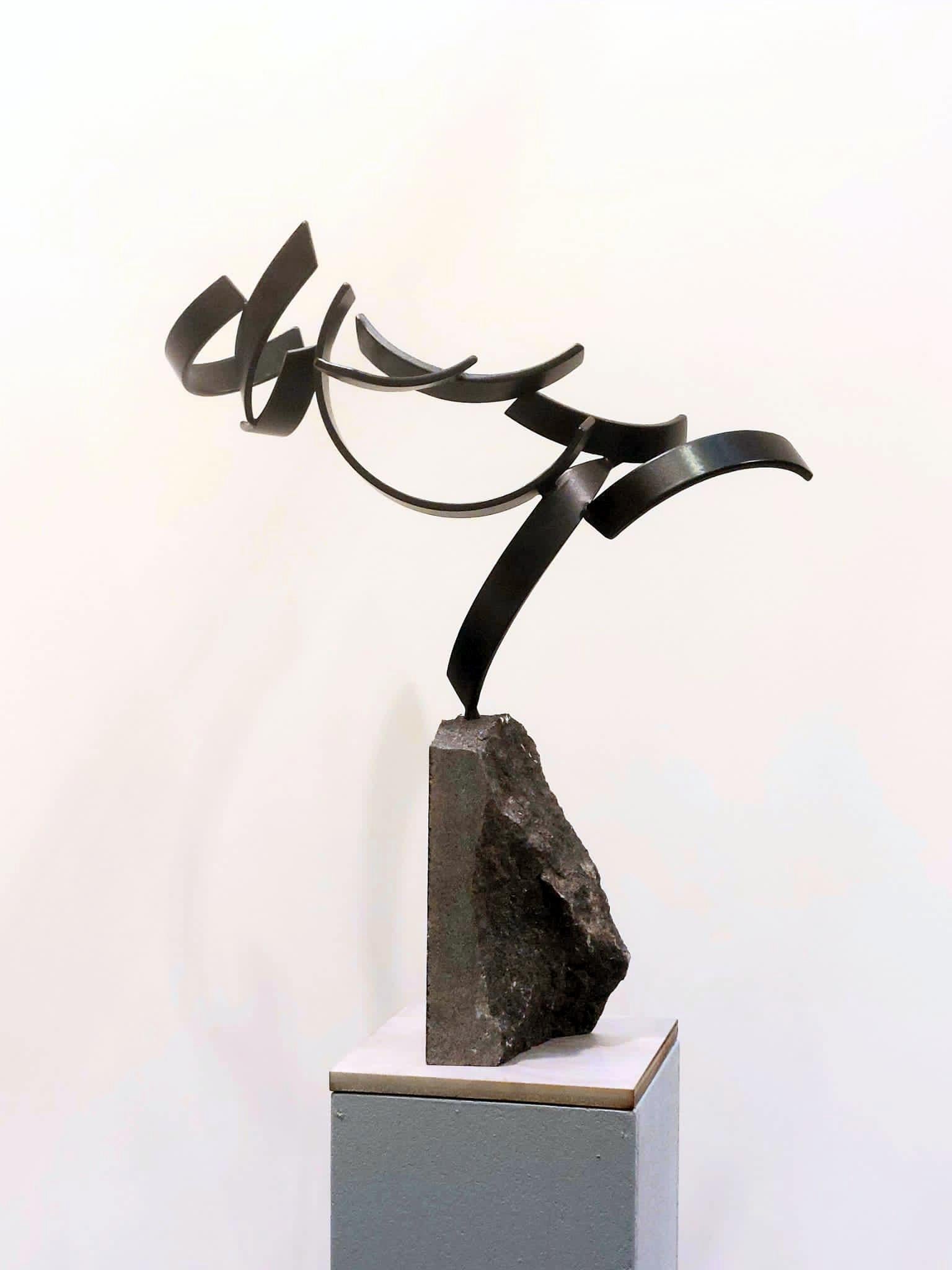 Sculpture contemporaine en acier Aiming Up de Kuno Vollet pour l'intérieur ou l'extérieur en vente 1