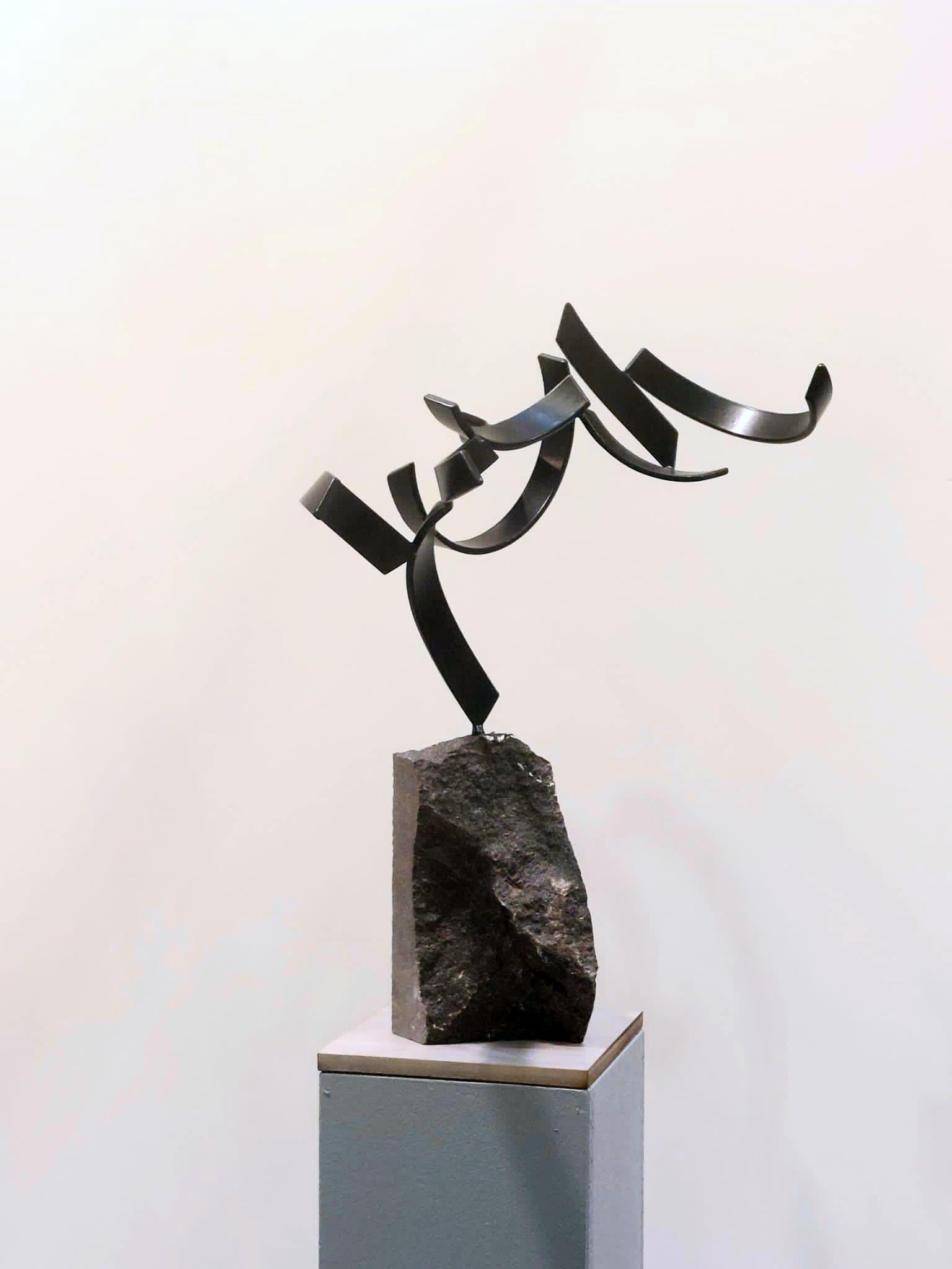 Aiming Up by Kuno Vollet Contemporary Steel Sculpture for indoor or outdoor For Sale 2