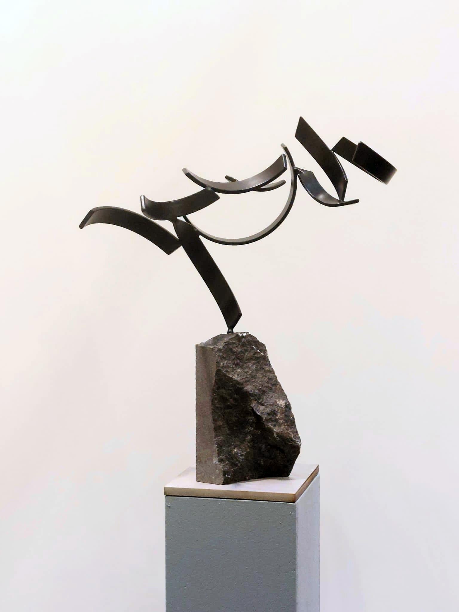 Aiming Up by Kuno Vollet Contemporary Steel Sculpture for indoor or outdoor For Sale 3