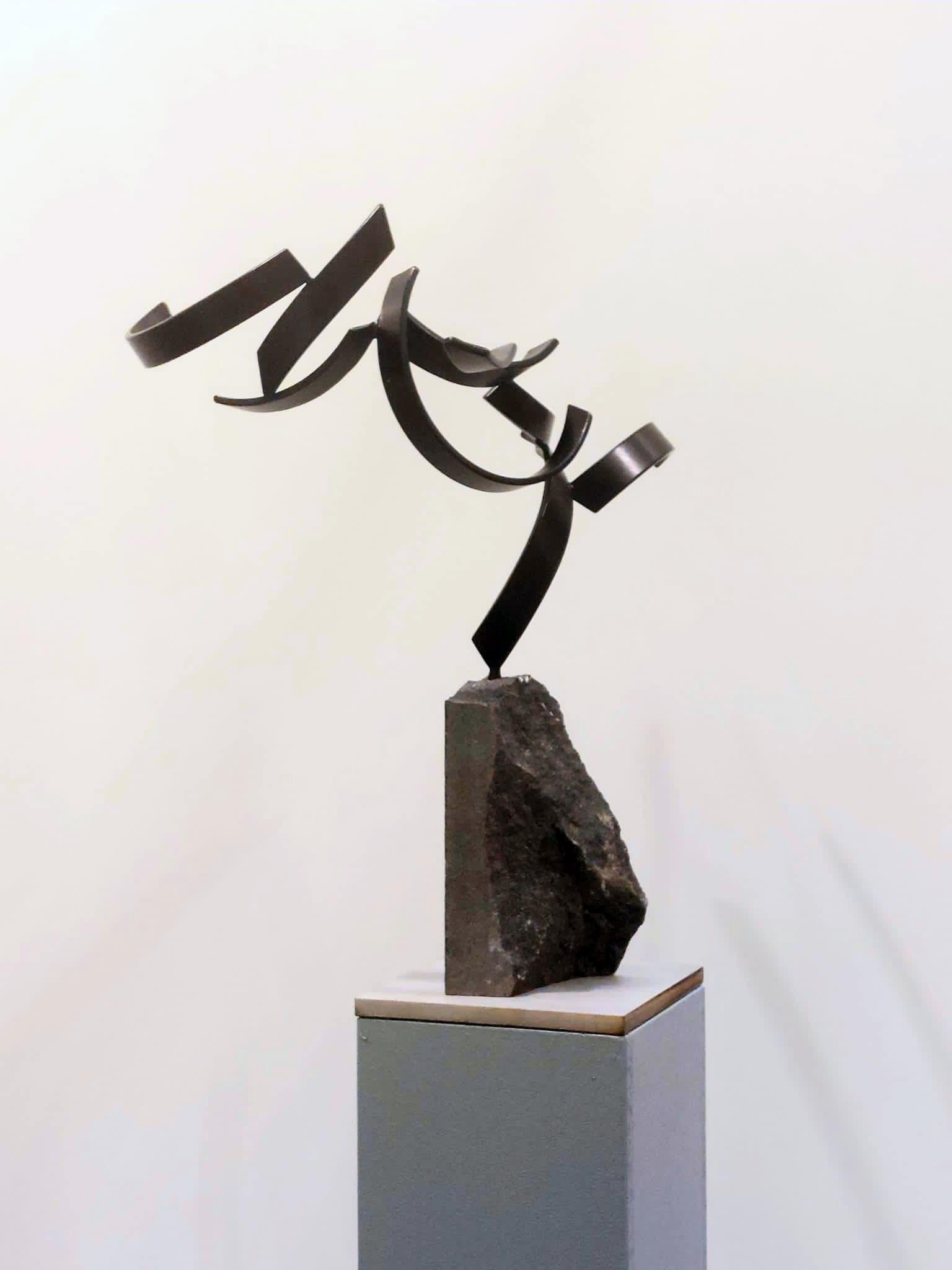 Aiming Up by Kuno Vollet Contemporary Steel Sculpture for indoor or outdoor For Sale 4