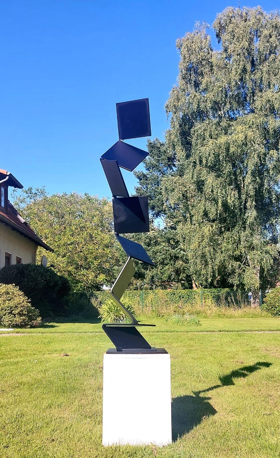 Aspiring Path di Kuno Vollet - Scultura contemporanea in acciaio nero per esterni in vendita 11