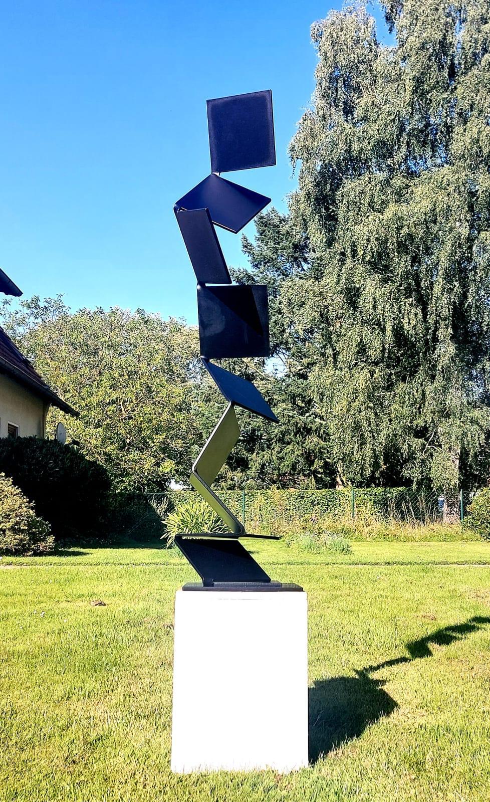 Aspiring Path di Kuno Vollet - Scultura contemporanea in acciaio nero per esterni in vendita 2