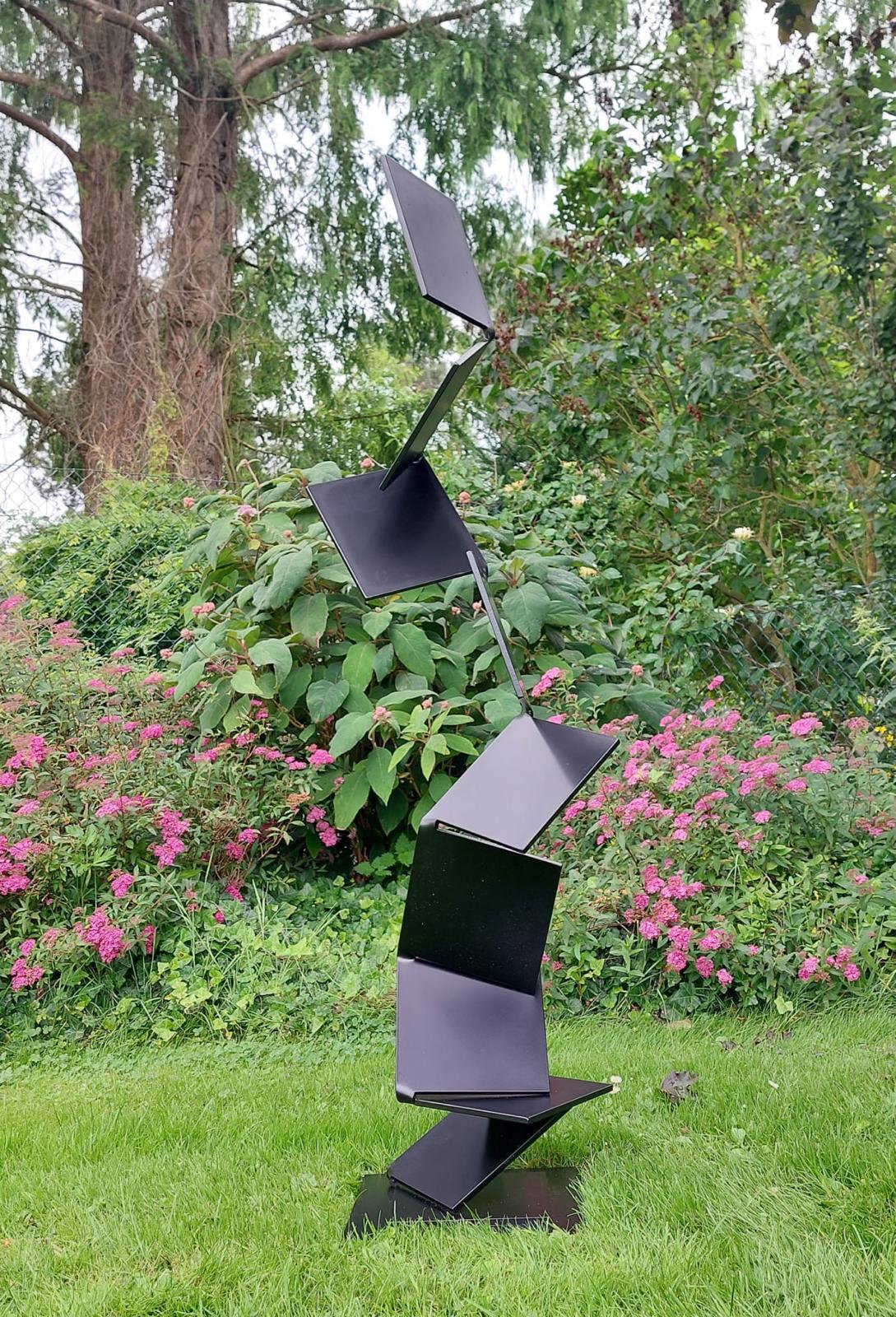 Aspiring Path di Kuno Vollet - Scultura contemporanea in acciaio nero per esterni in vendita 5