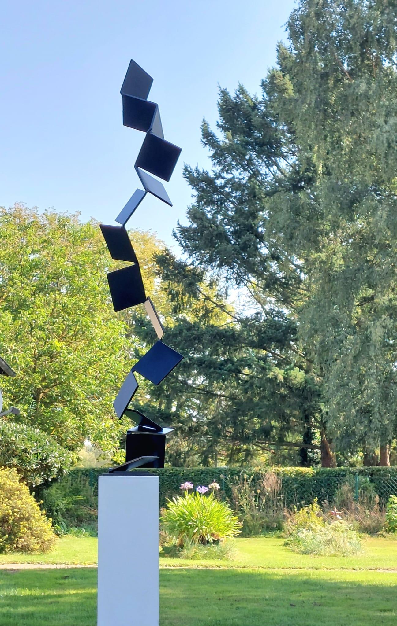 Aspiring Path di Kuno Vollet - Scultura contemporanea in acciaio nero per esterni in vendita 5