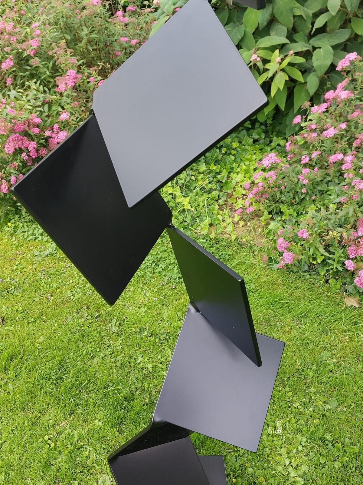 Aspiring Path di Kuno Vollet - Scultura contemporanea in acciaio nero per esterni in vendita 7