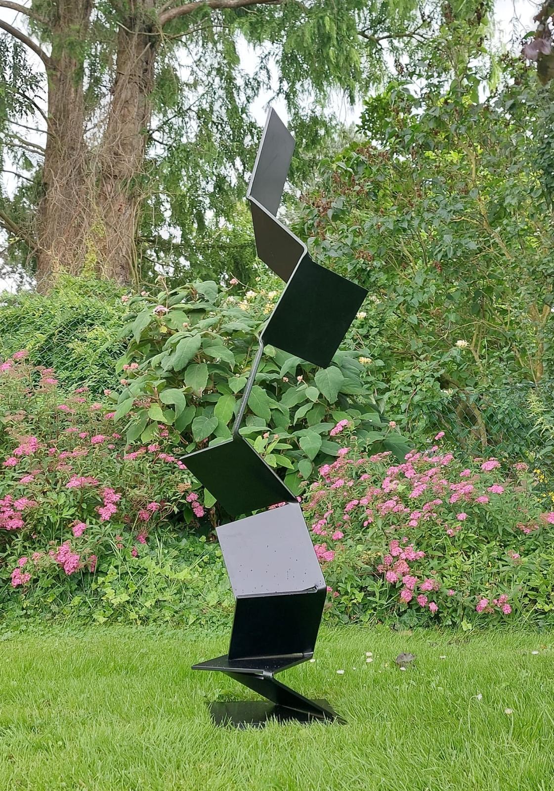 Aspiring Path di Kuno Vollet - Scultura contemporanea in acciaio nero per esterni in vendita 8
