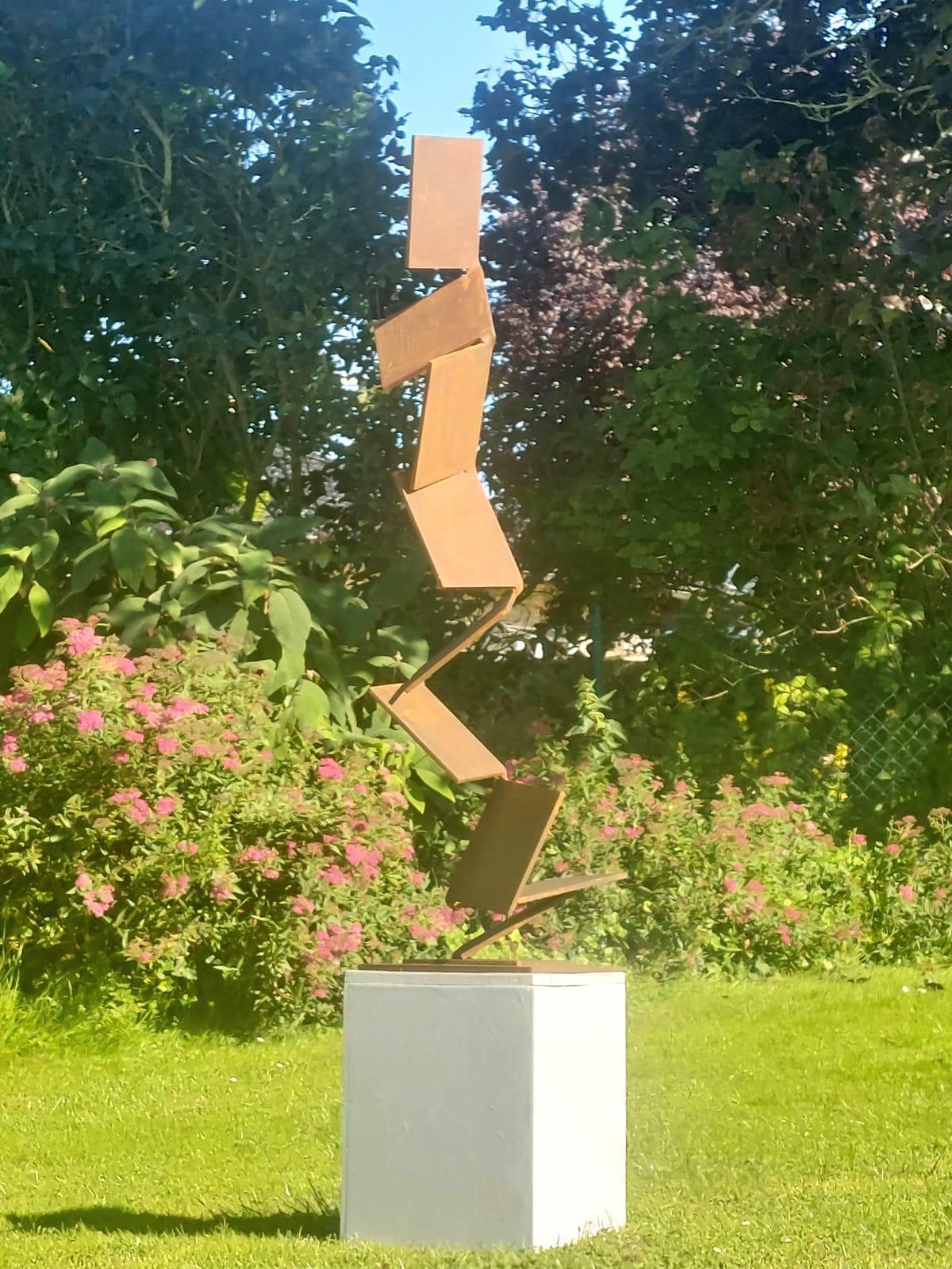 Aspiring Path von Kuno Vollet - Zeitgenössische Skulptur aus rostigem Stahl für den Außenbereich im Angebot 1