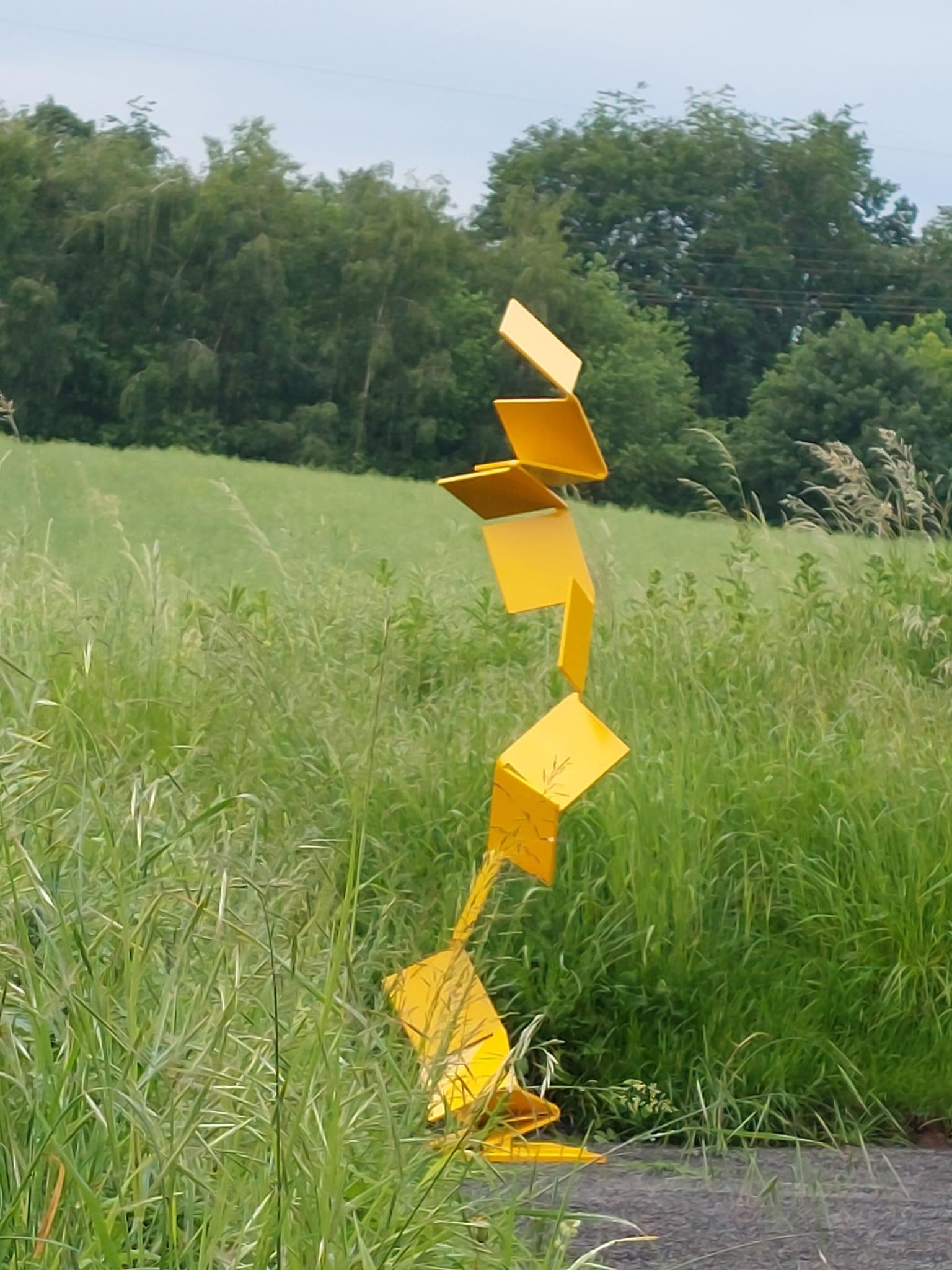 Aspiring Path by Kuno Vollet - Sculpture contemporaine en acier jaune pour l'extérieur en vente 2