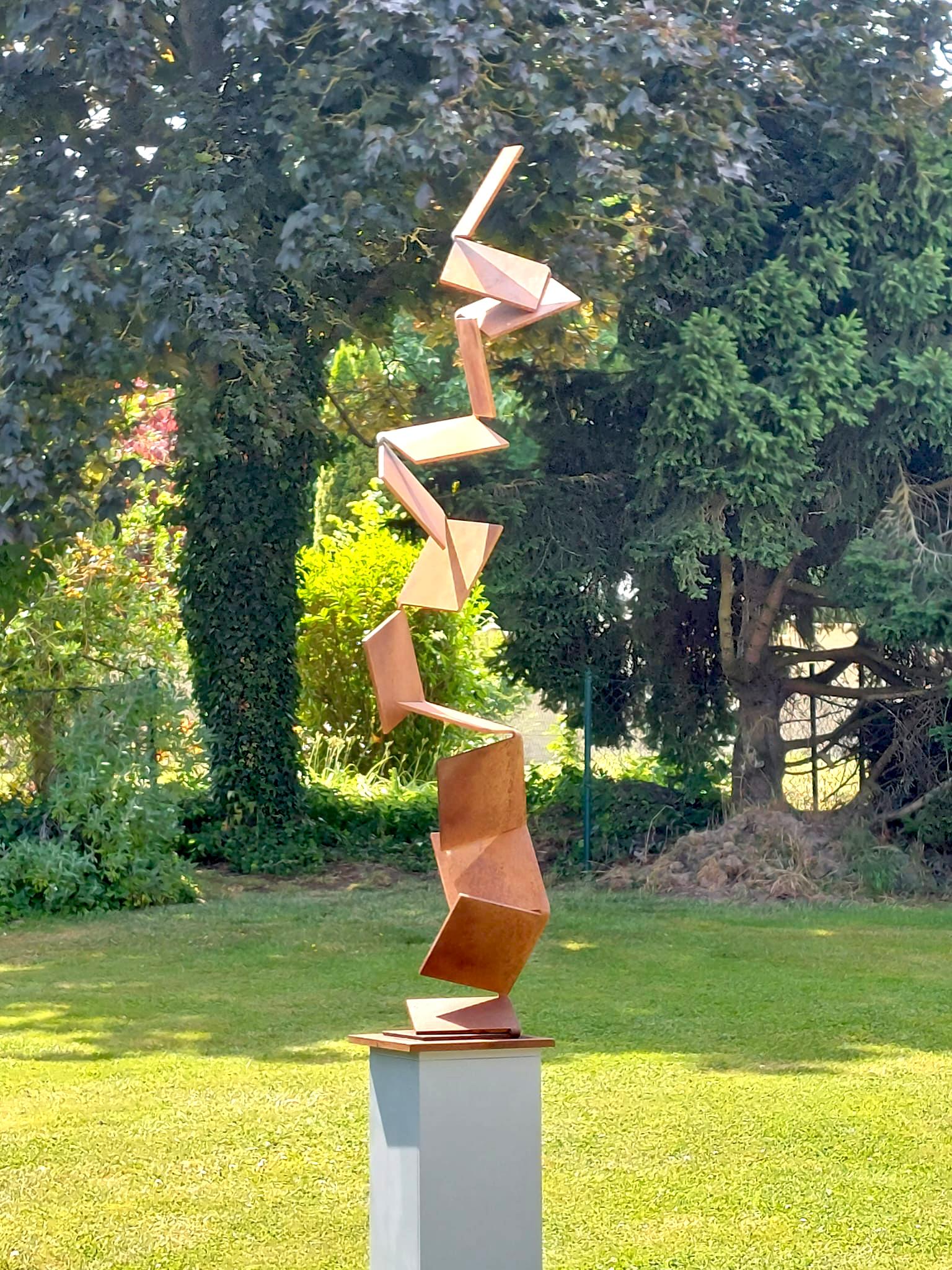 Aufstrebend - Scultura contemporanea in acciaio arrugginito per interni o esterni - Sculpture di Kuno Vollet