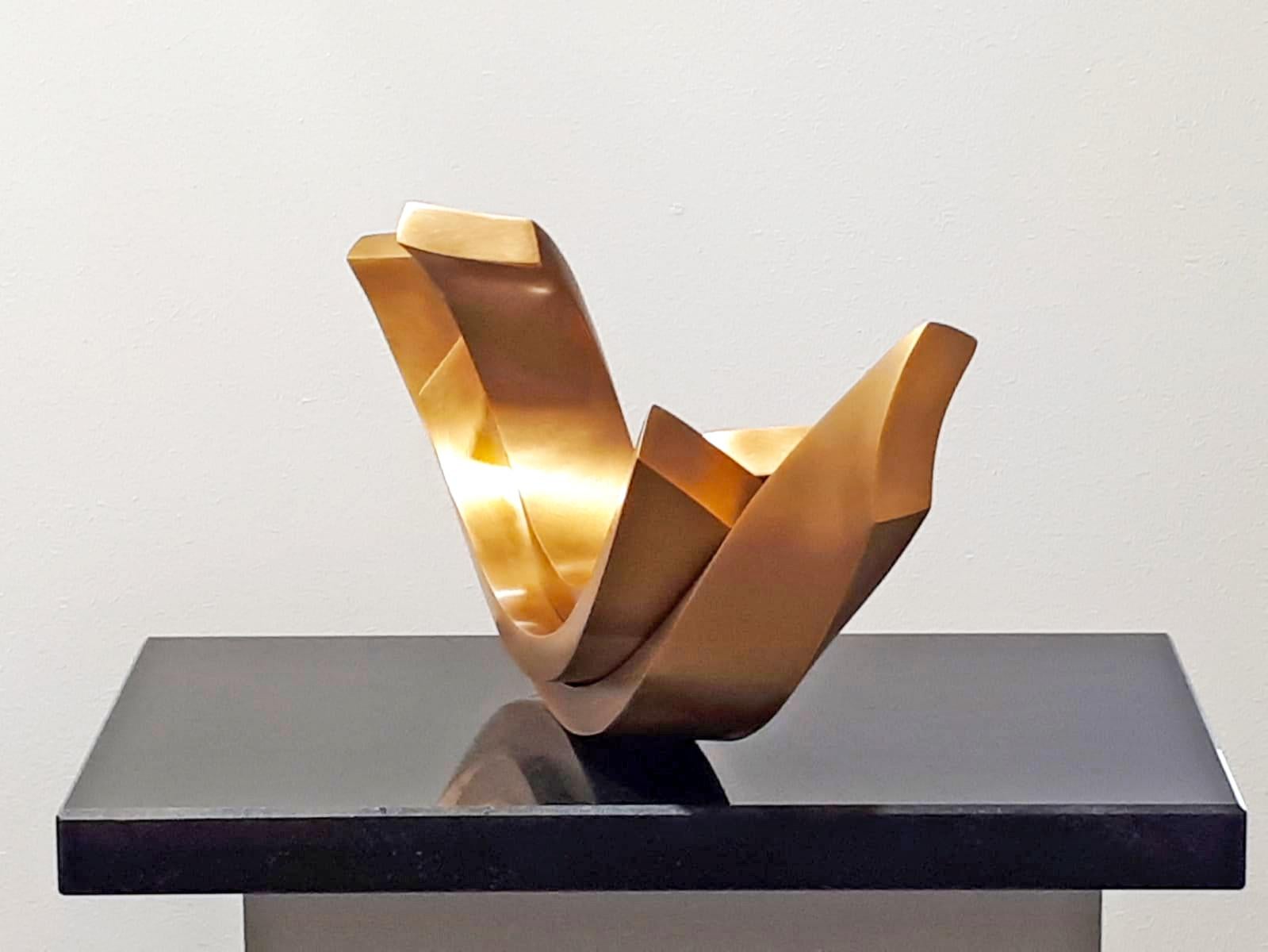 Balance 2 by Kuno Vollet - Contemporary elegant Golden polished Bronze sculpture For Sale 1