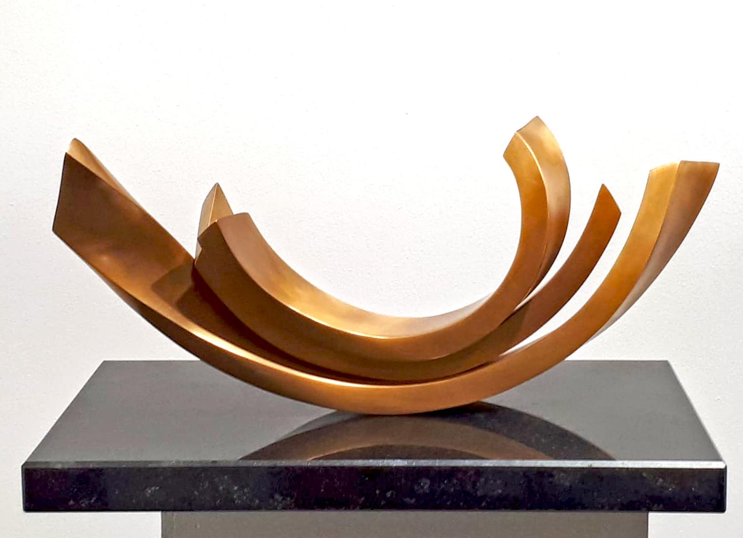 Balance 2 by Kuno Vollet - Contemporary elegant Golden polished Bronze sculpture For Sale 2