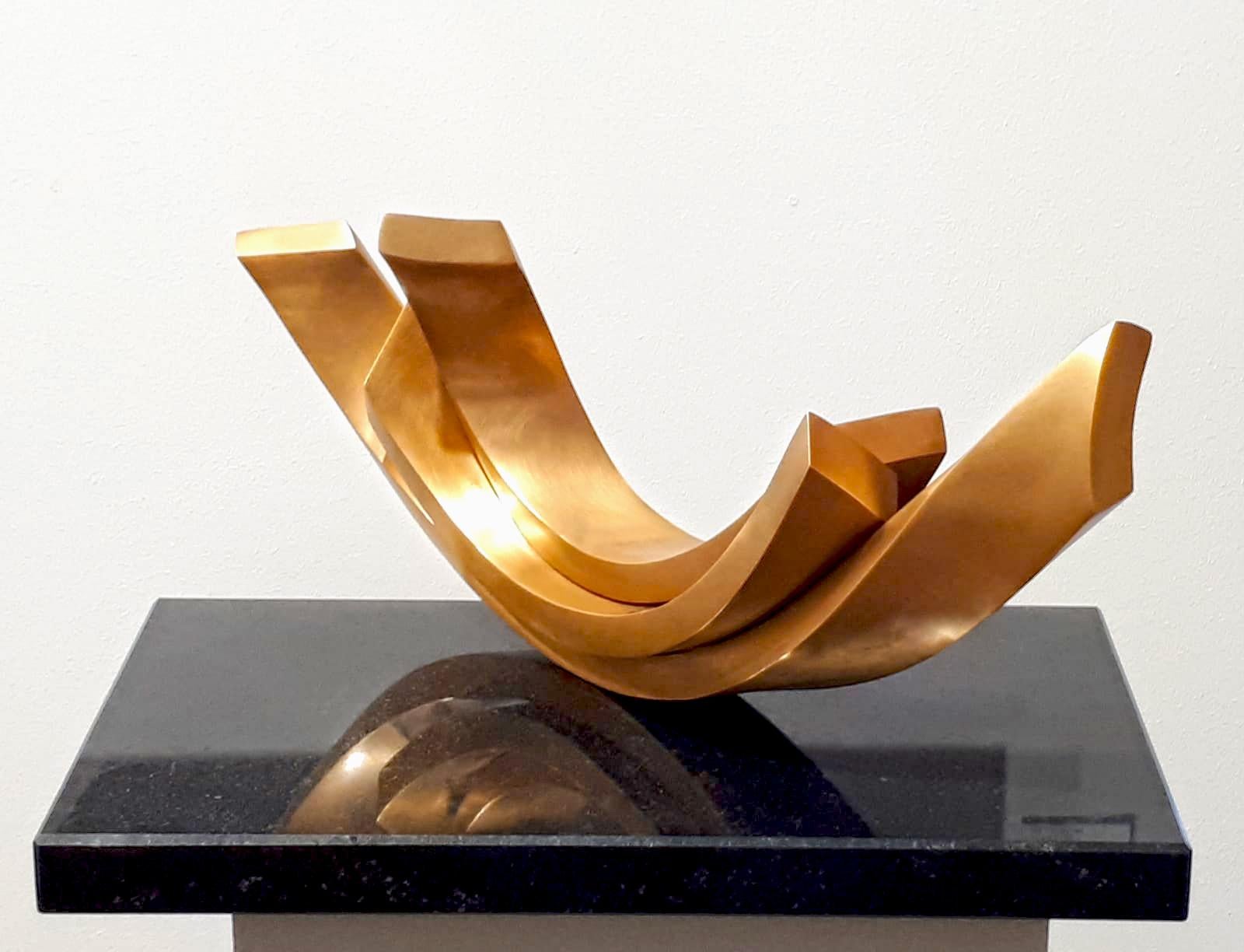Balance 2 by Kuno Vollet - Contemporary elegant Golden polished Bronze sculpture For Sale 3