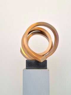Balance 4 by Kuno Vollet - Sculpture en bronze poli à l'or Base en granit