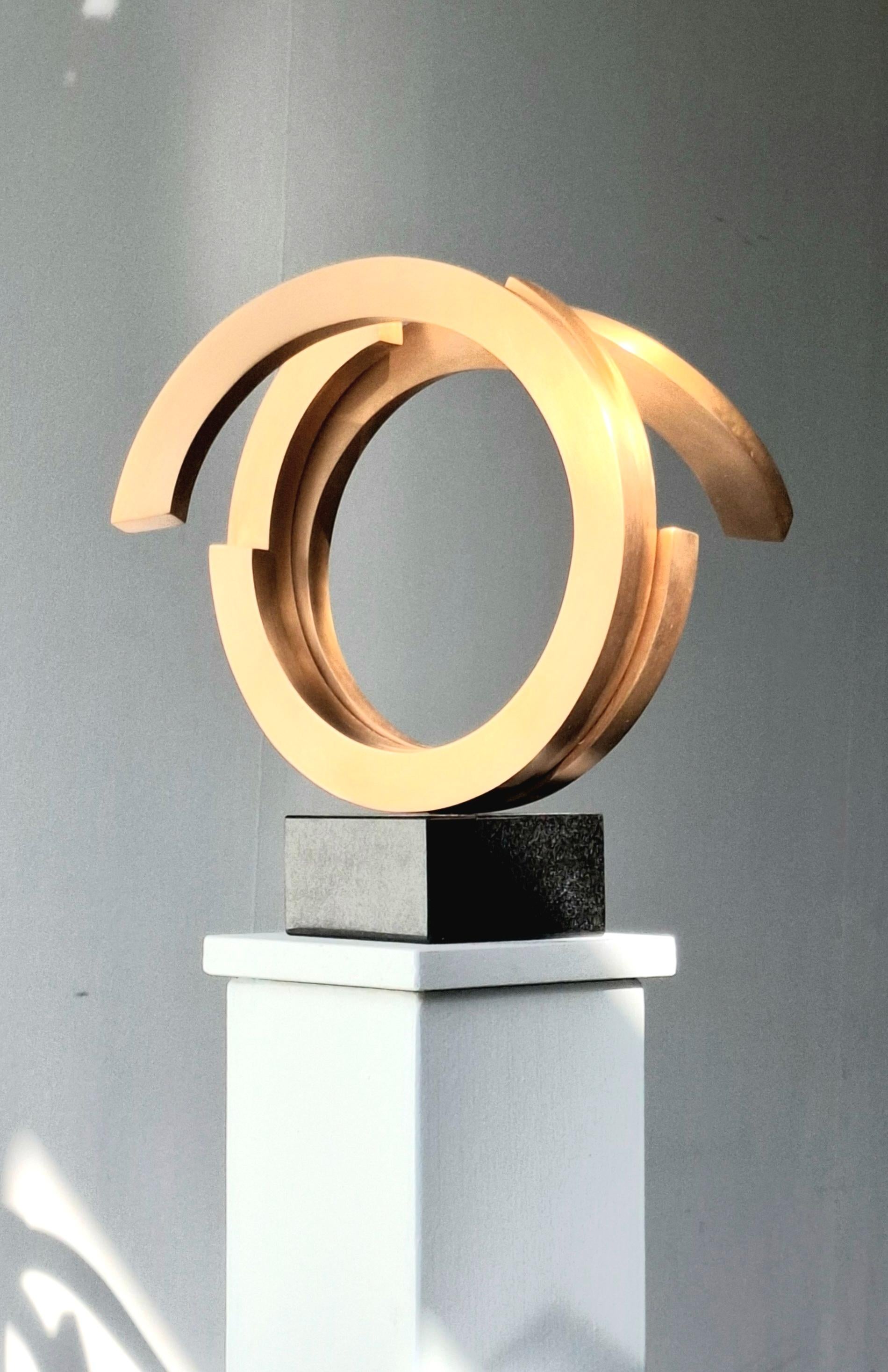 Artist: Kuno Vollet

Materials: Bronze, black granite base

Size: 25 x 25 cm base: 10x 10x5cm

_______________________________________________________________________

This elegant original cast bronze sculpture by German artist Kuno Vollet brings