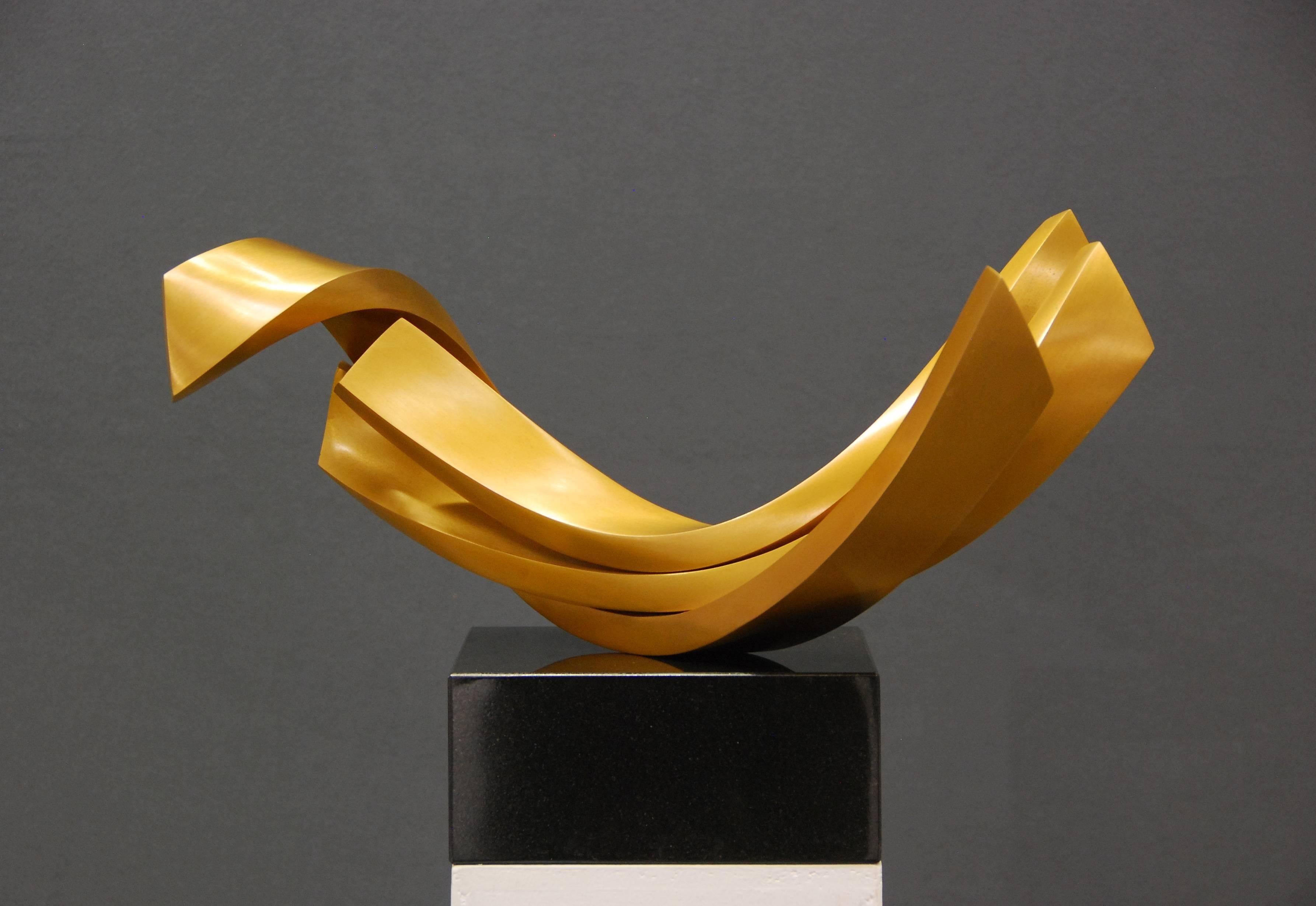 Balance by Kuno Vollet - Contemporary elegant Golden polished Bronze sculpture 2