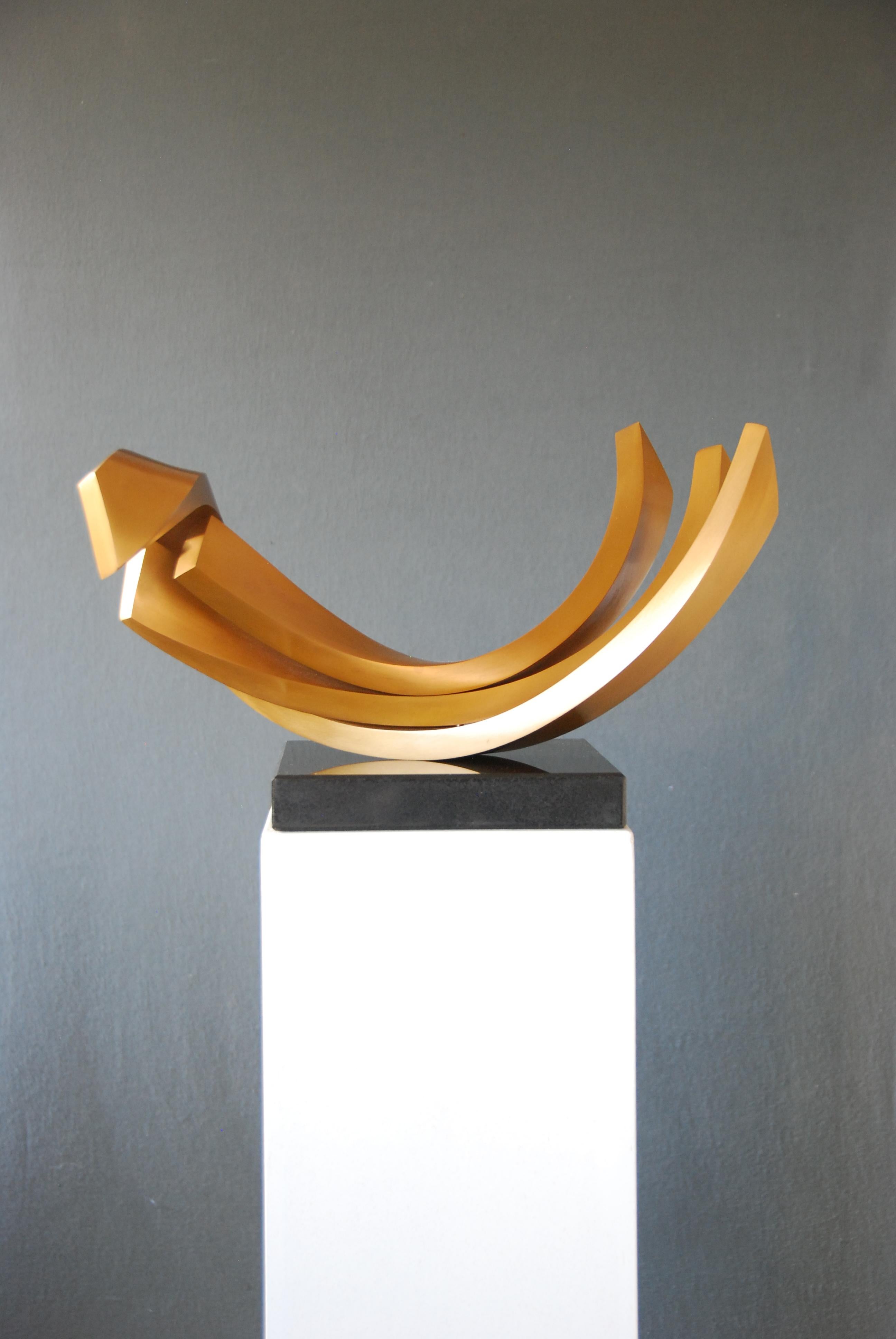 Balance by Kuno Vollet - Contemporary elegant Golden polished Bronze sculpture 3
