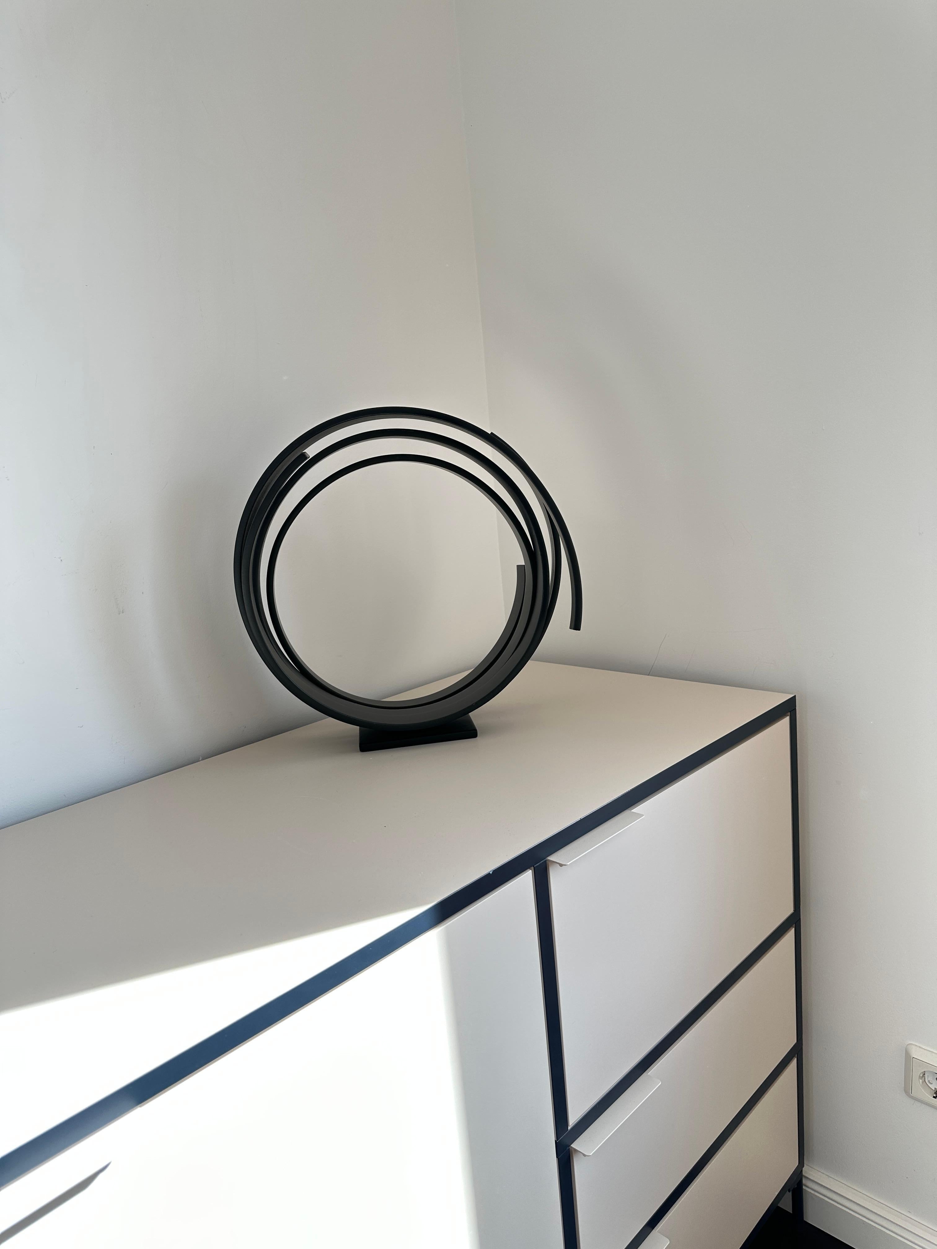 Órbita negra de Kuno Vollet - Escultura orbital redonda contemporánea de gran tamaño en venta 9