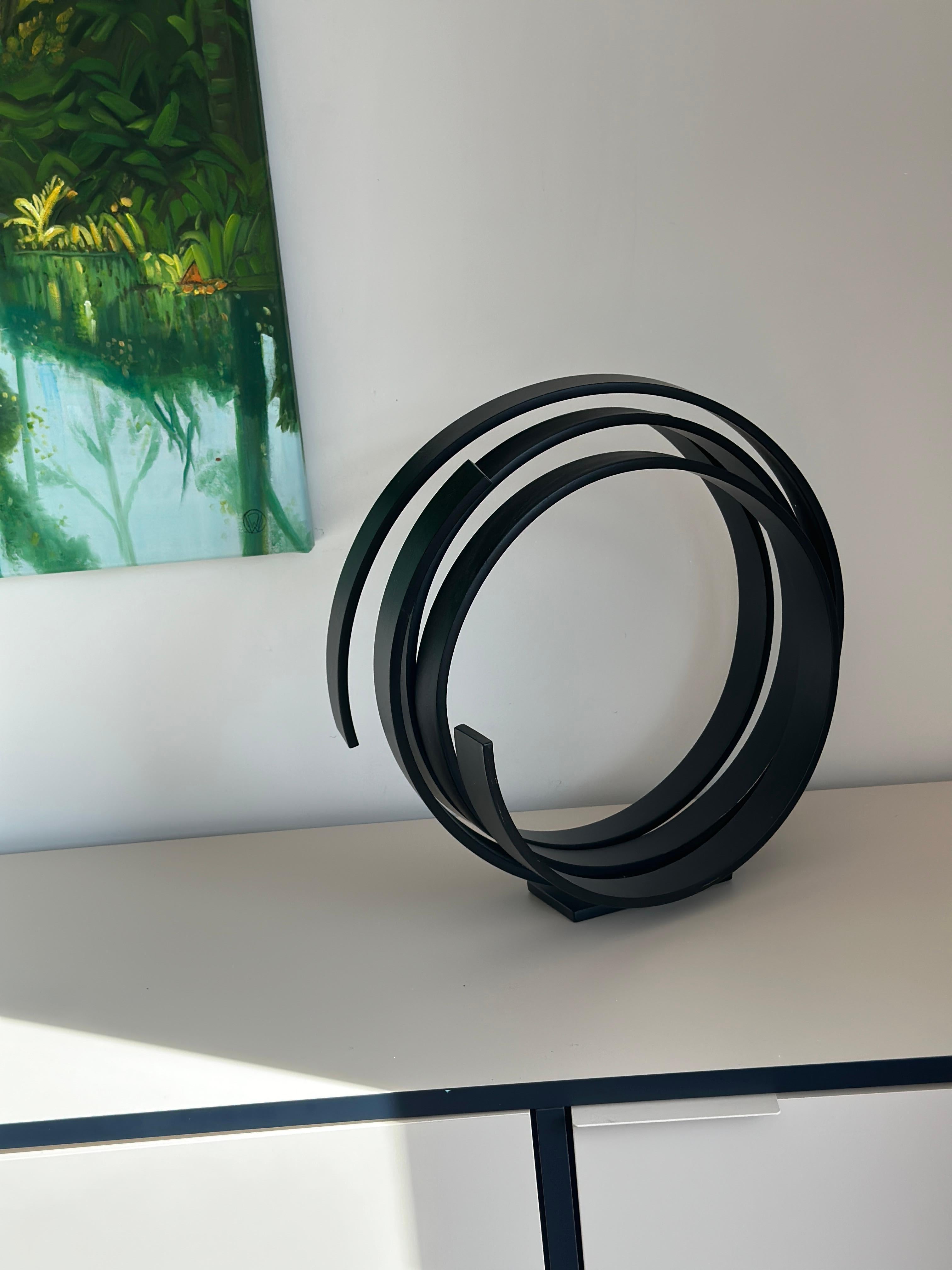Órbita negra de Kuno Vollet - Escultura orbital redonda contemporánea de gran tamaño en venta 11