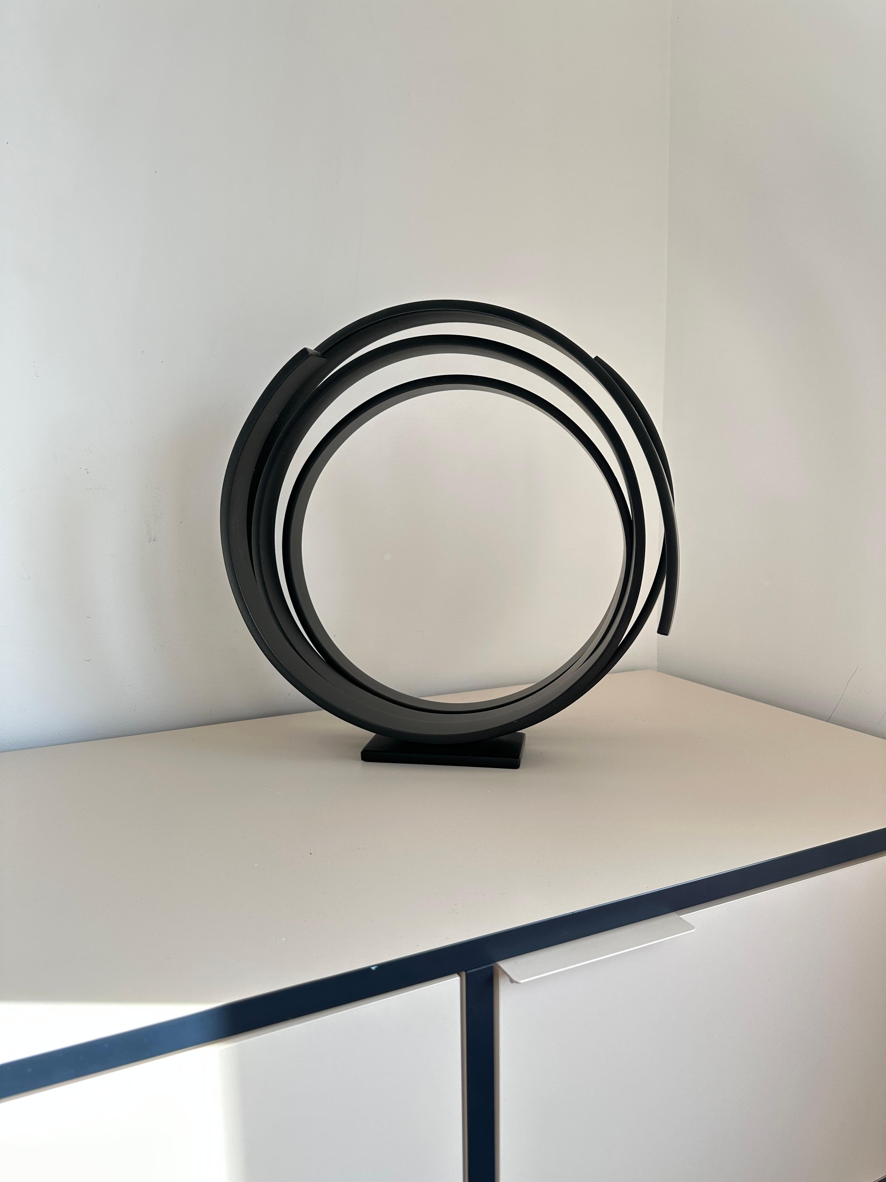 Órbita negra de Kuno Vollet - Escultura orbital redonda contemporánea de gran tamaño en venta 1