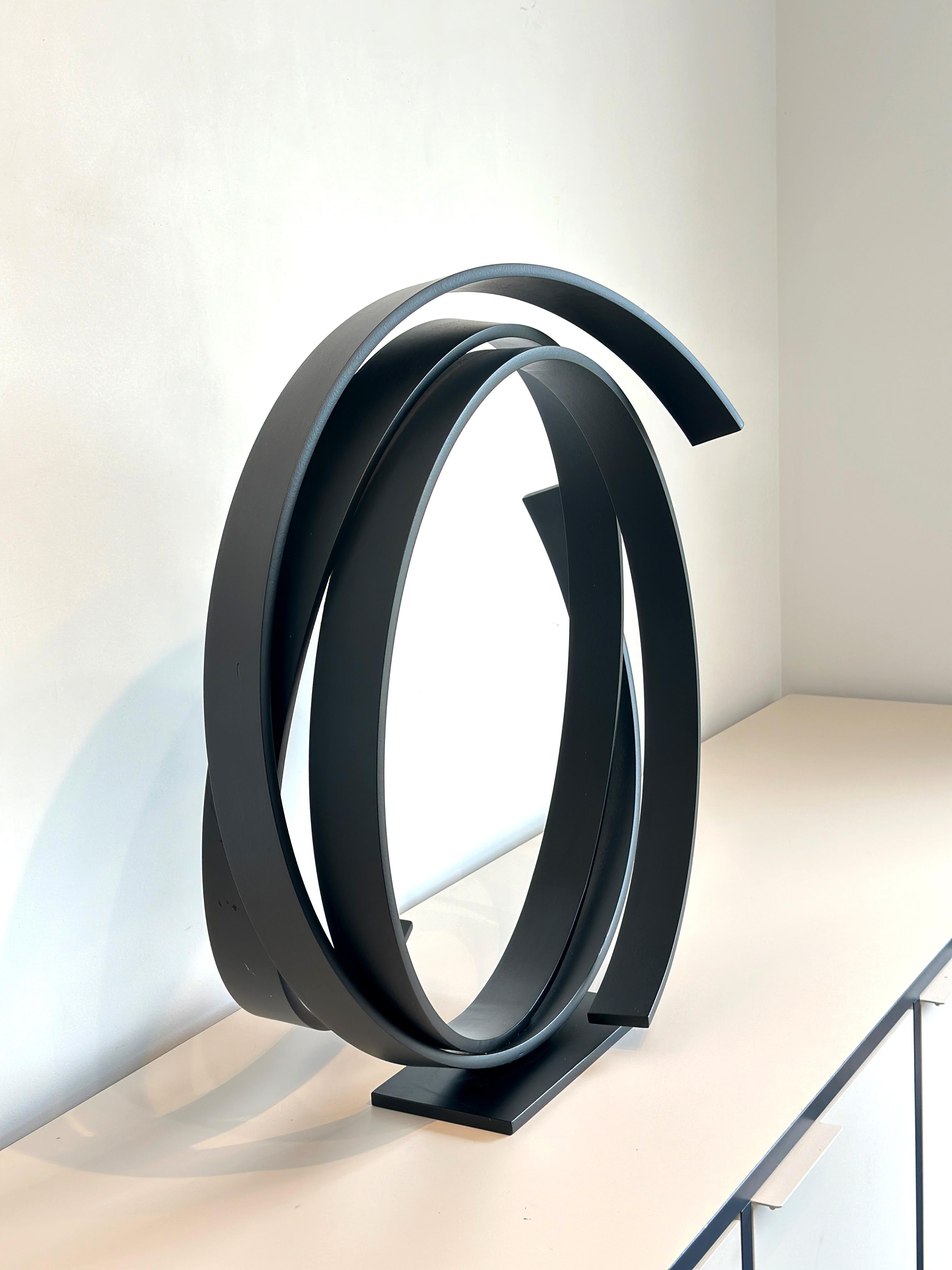 Órbita negra de Kuno Vollet - Escultura orbital redonda contemporánea de gran tamaño en venta 3