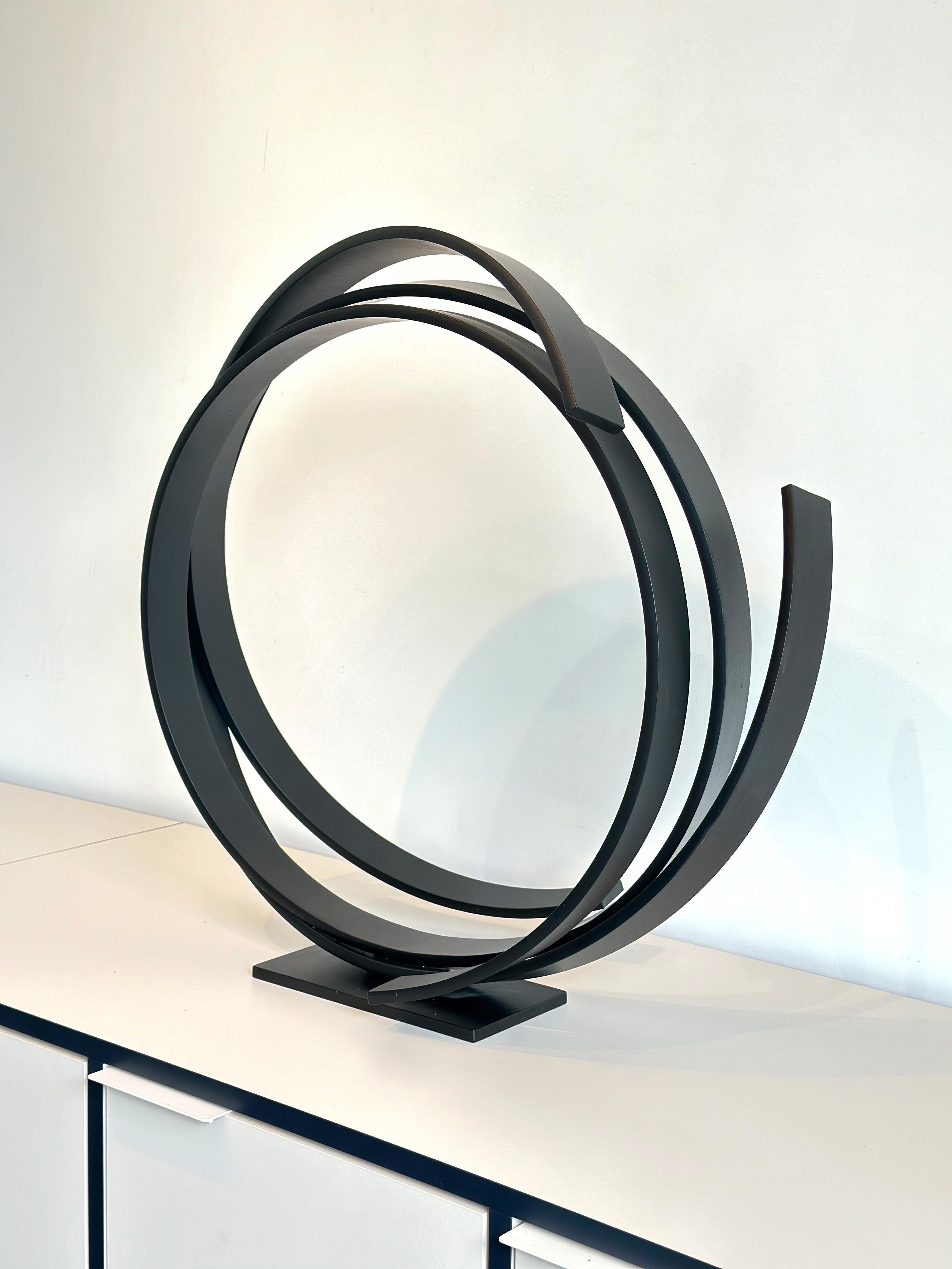Órbita negra de Kuno Vollet - Escultura orbital redonda contemporánea de gran tamaño en venta 4