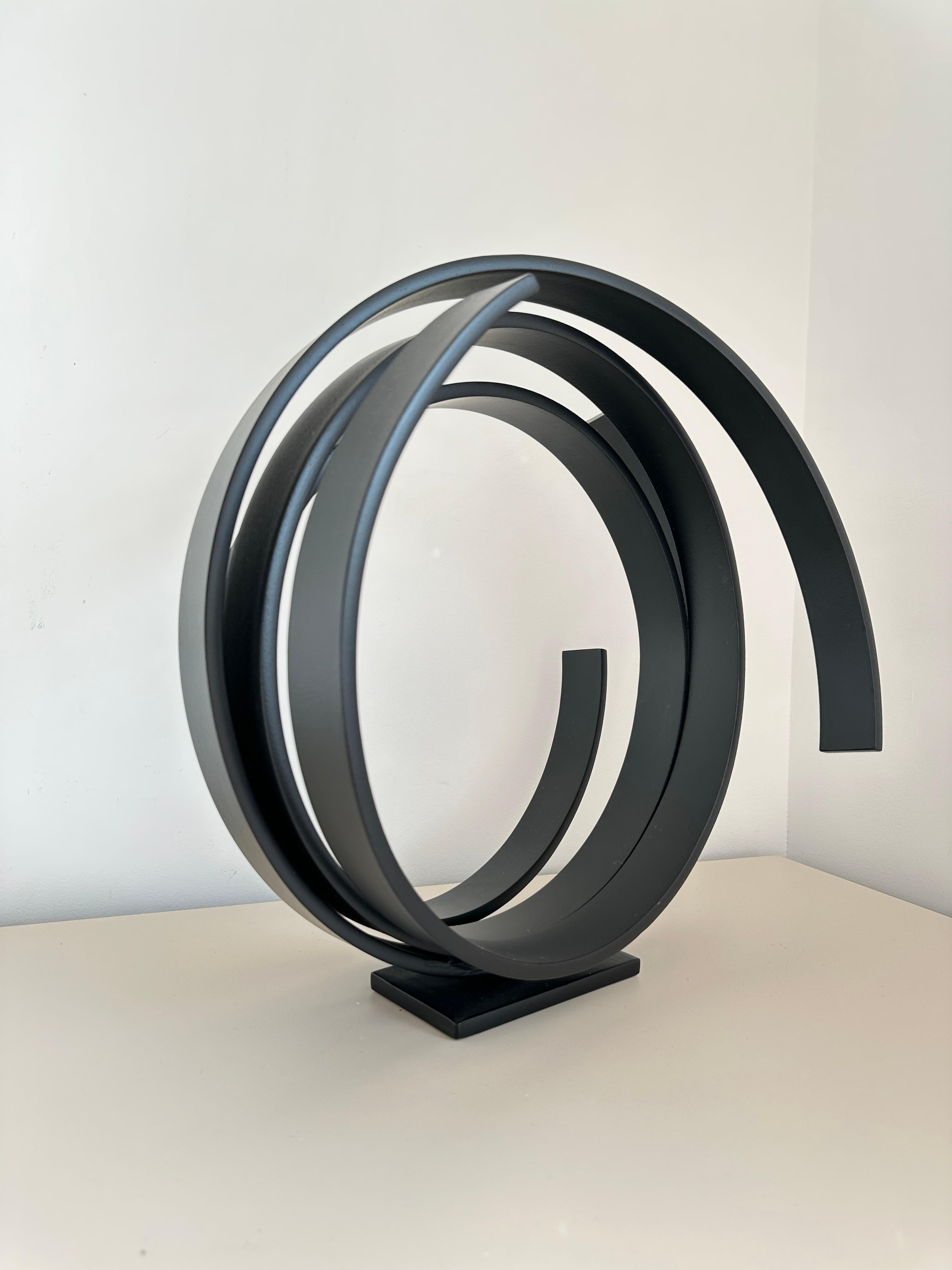 Black Orbit de Kuno Vollet - Grande sculpture contemporaine en forme d'orbite ronde  en vente 5