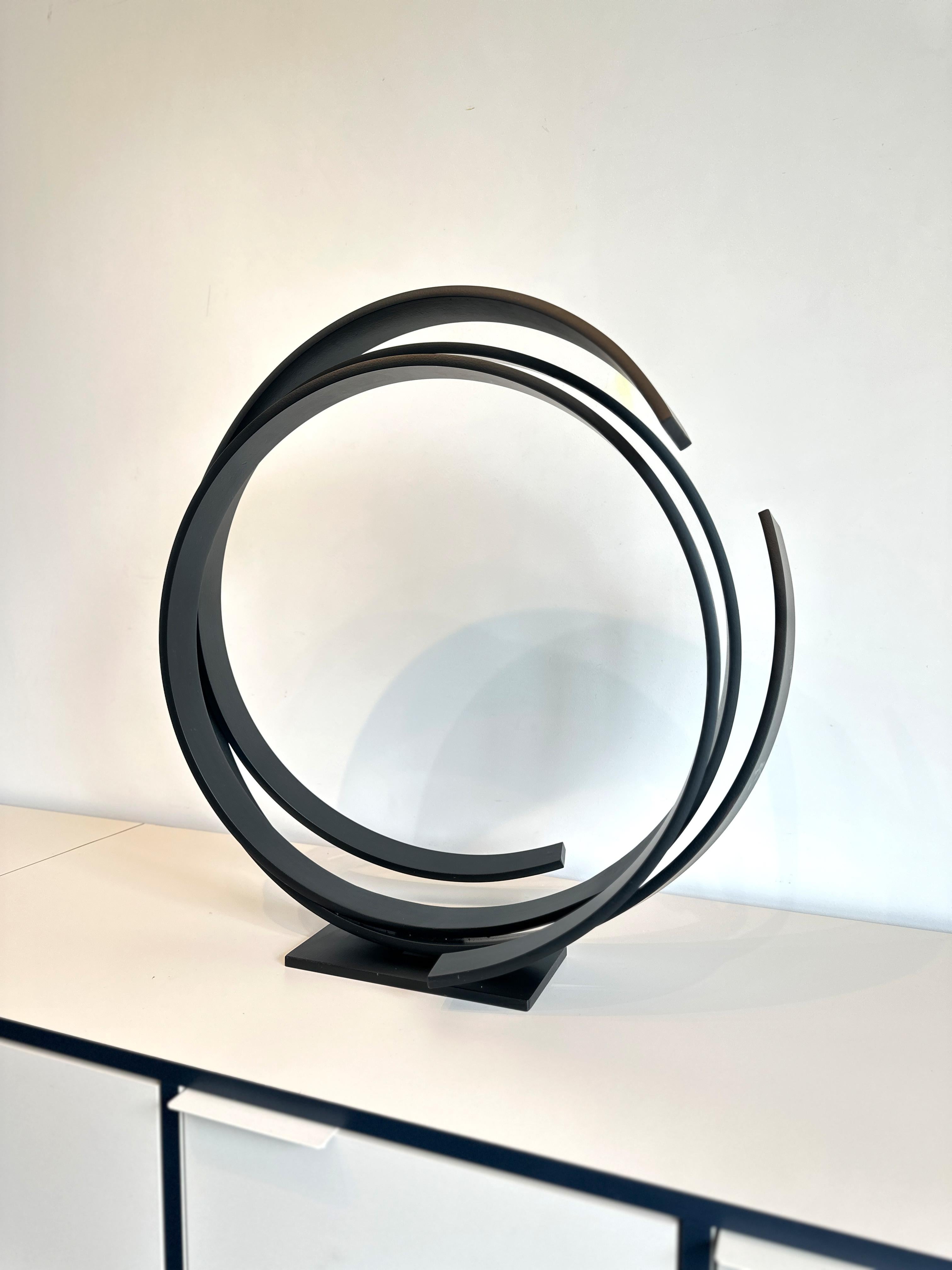 Órbita negra de Kuno Vollet - Escultura orbital redonda contemporánea de gran tamaño en venta 5