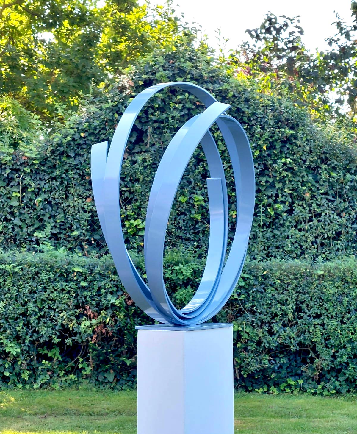 Orbita azul de Kuno Vollet - Escultura orbital redonda contemporánea de gran tamaño