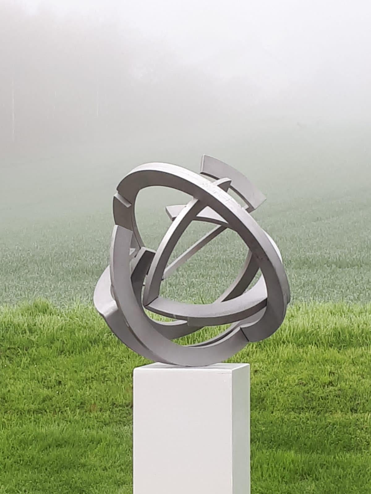 Brushed di Kuno Vollet - Scultura circolare contemporanea in acciaio inossidabile in vendita 1