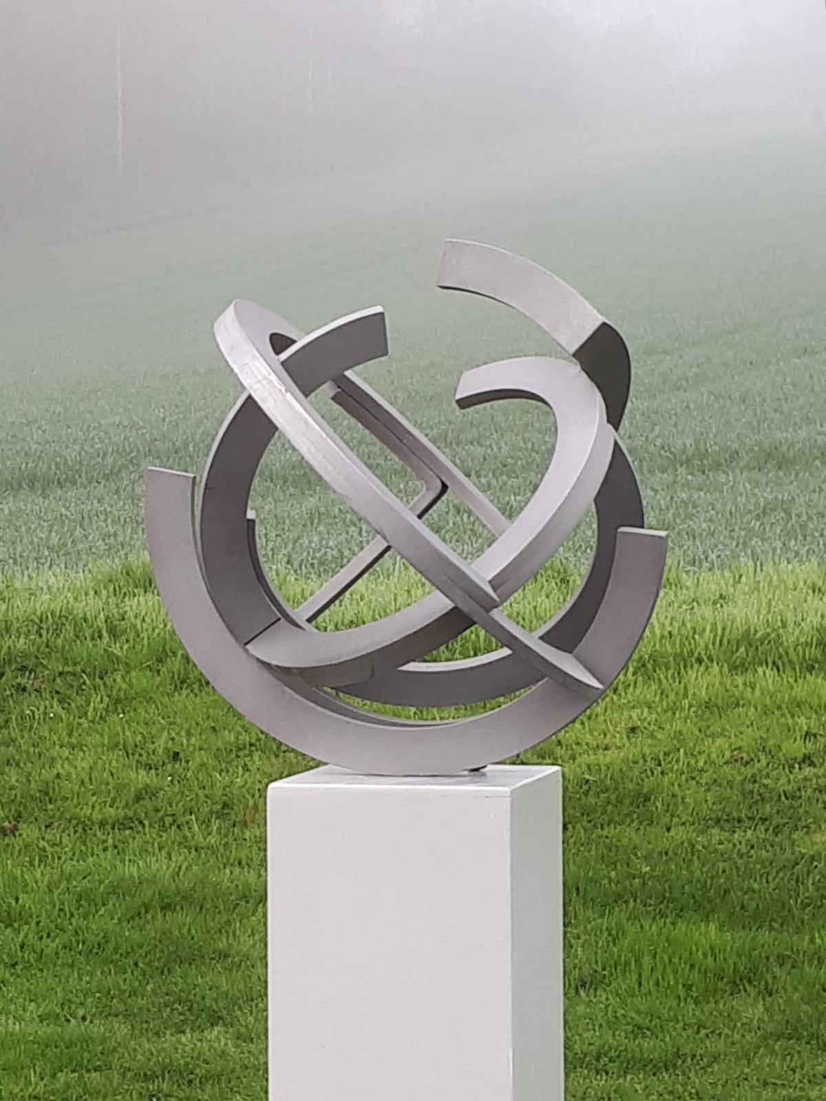 Brushed di Kuno Vollet - Scultura circolare contemporanea in acciaio inossidabile in vendita 4