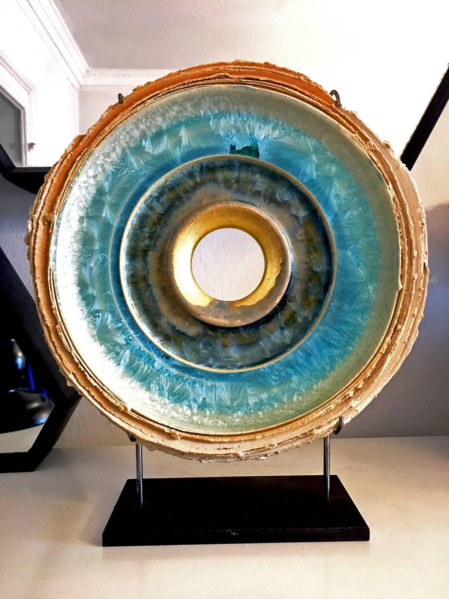 Kuno Vollet Abstract Sculpture - Creatio Continua - Crystal Glaze, 24k gold, ceramics sculpture