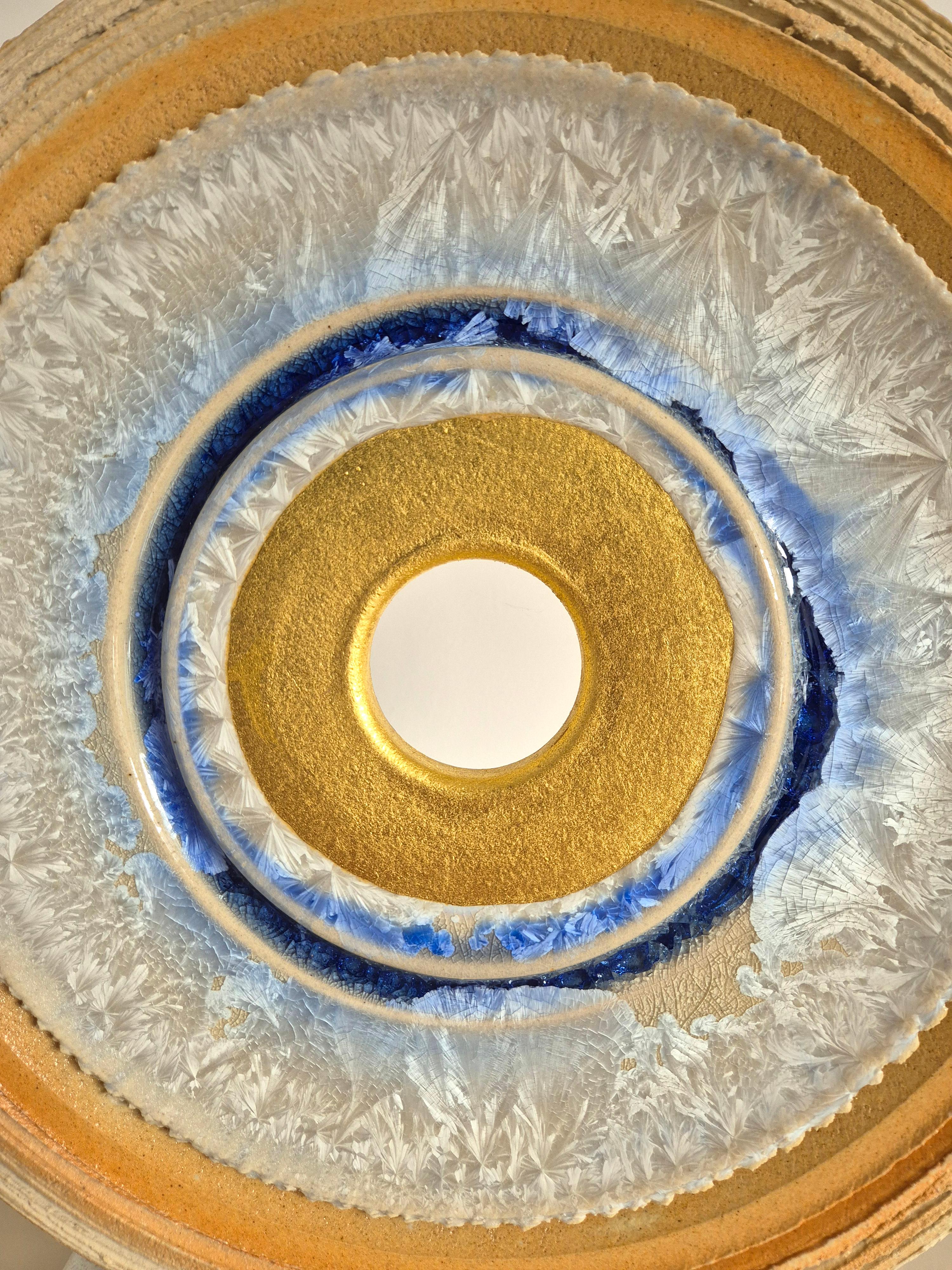 Creatio Continua Ice by Kuno Vollet - gold, blue circular ceramic sculpture en venta 1