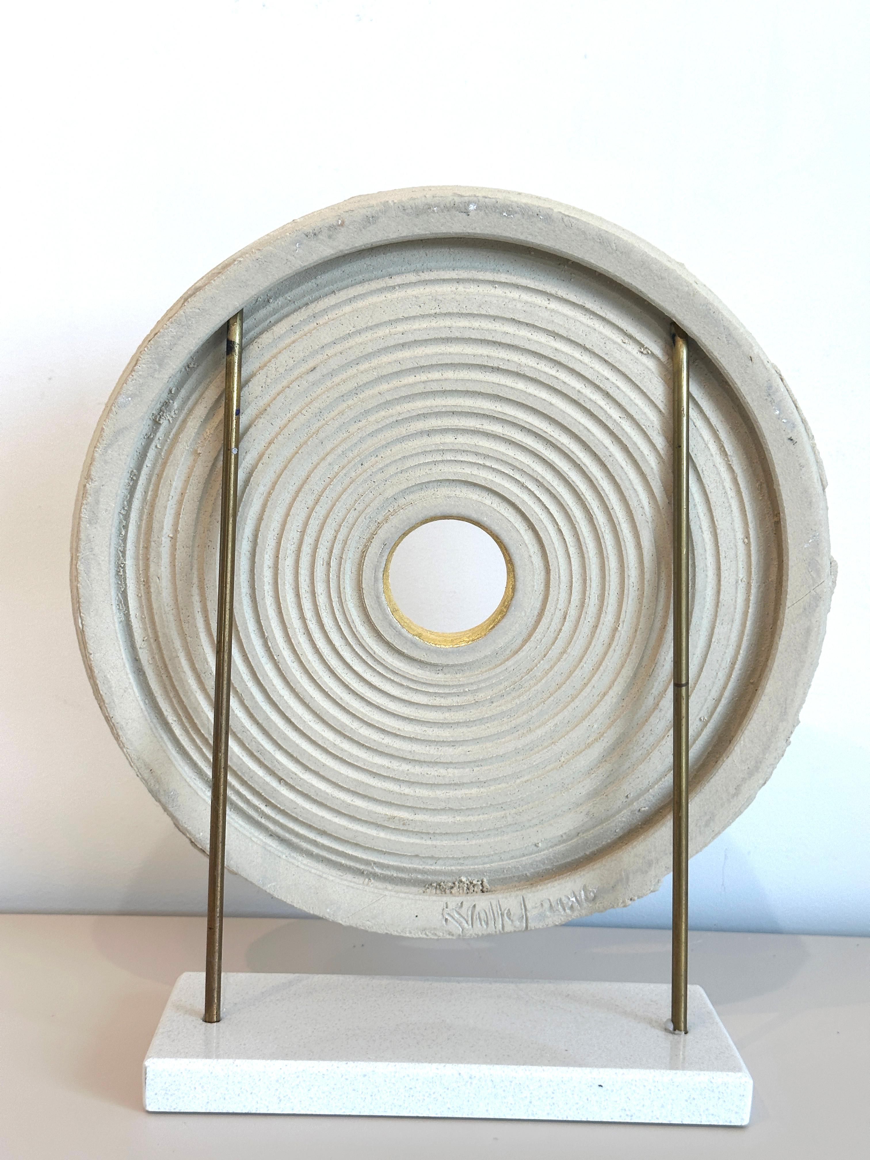 Creatio Continua Ice by Kuno Vollet - gold, blue circular ceramic sculpture en venta 6