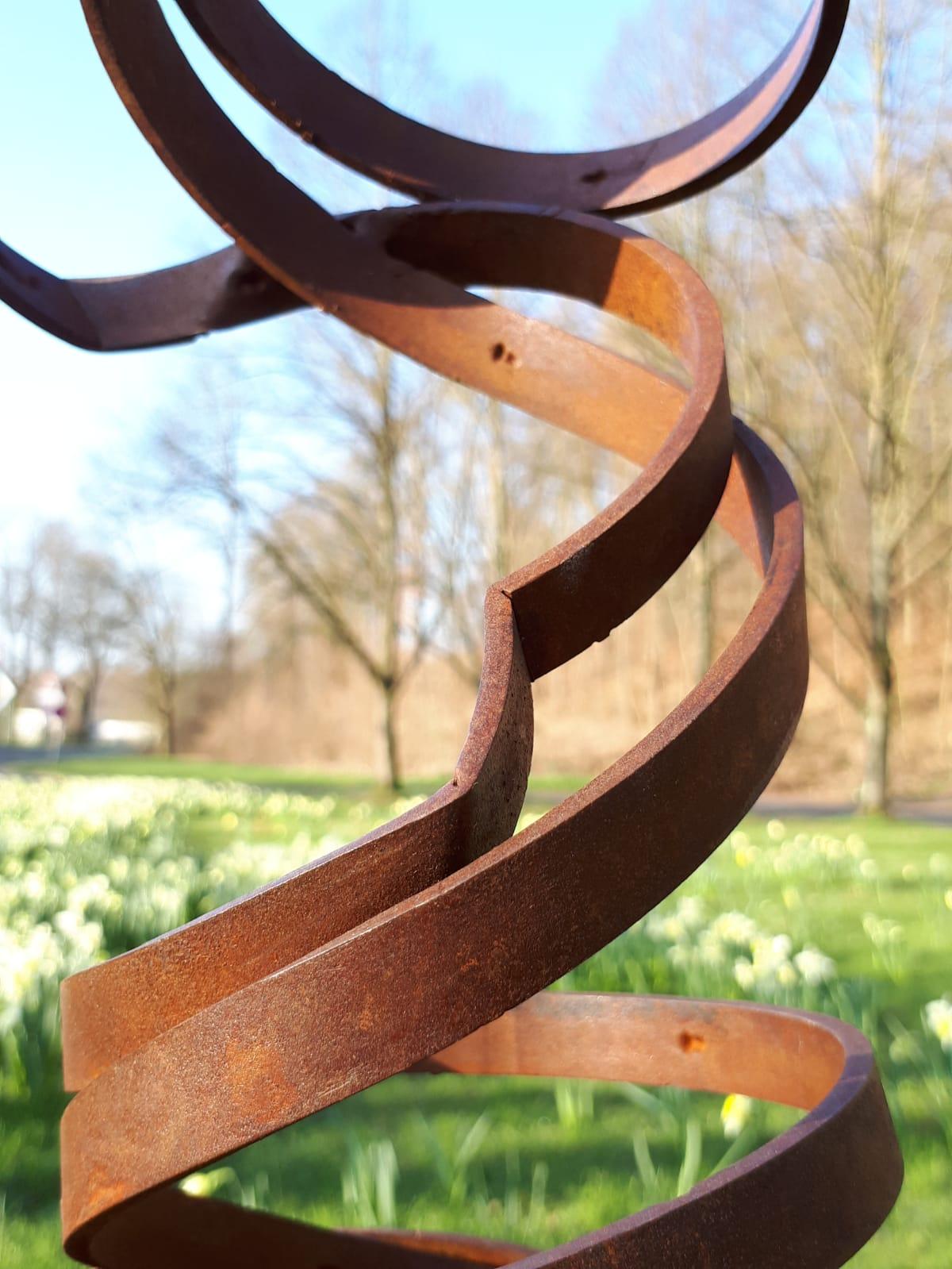 Artist: Kuno Vollet

Title: Dance

Contemporary rusted steel sculpture for inside or garden outdoor spaces.

Beautiful spiral dancing its way towards the sky.