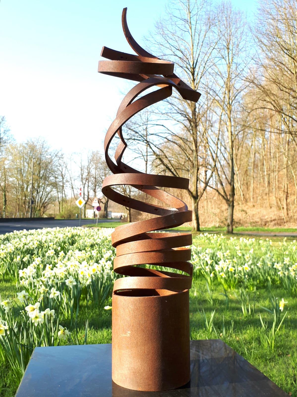 Dance Spiral by Kuno Vollet - Contemporary Rusted Steel sculpture for Outdoors For Sale 1
