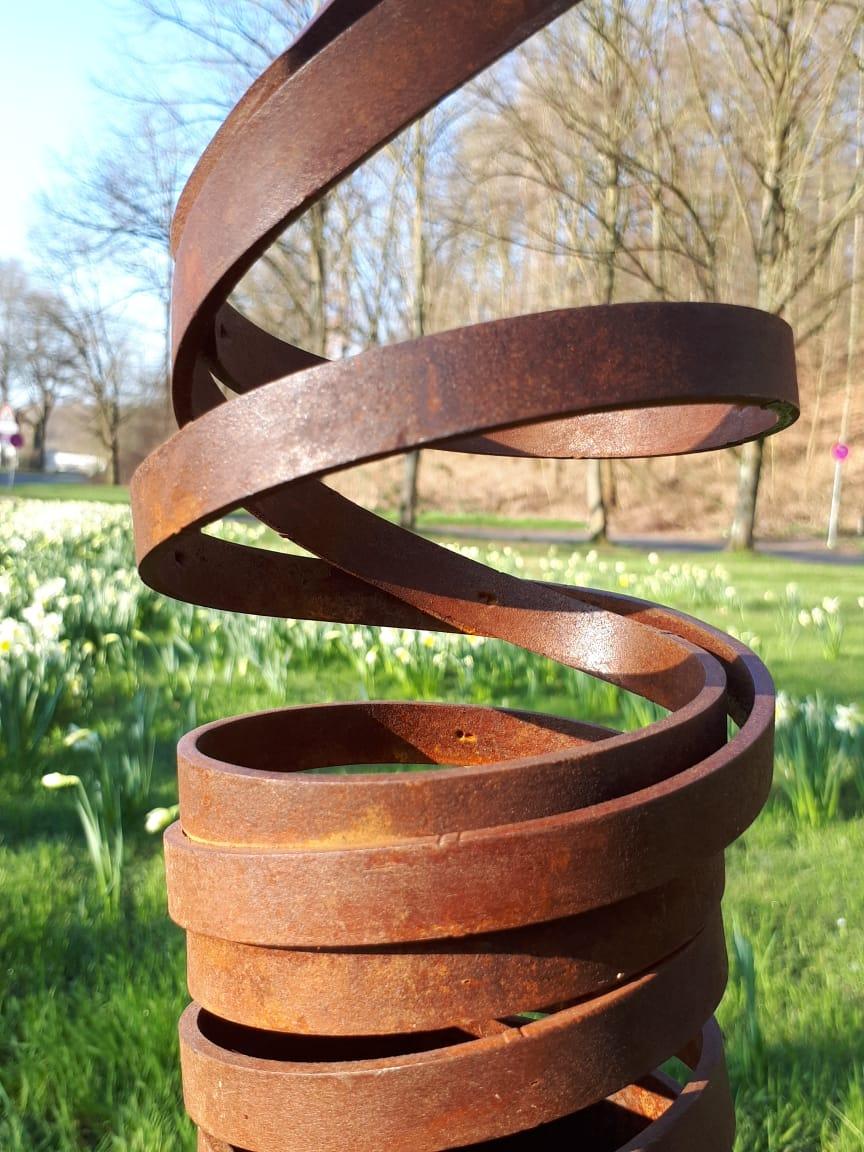 Dance Spiral by Kuno Vollet - Contemporary Rusted Steel sculpture for Outdoors For Sale 2