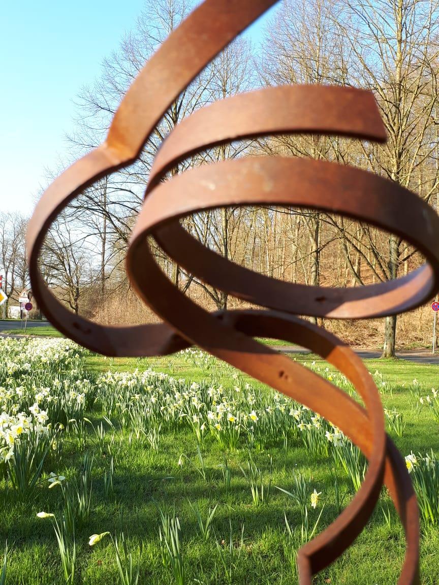 Dance Spiral by Kuno Vollet - Contemporary Rusted Steel sculpture for Outdoors For Sale 3