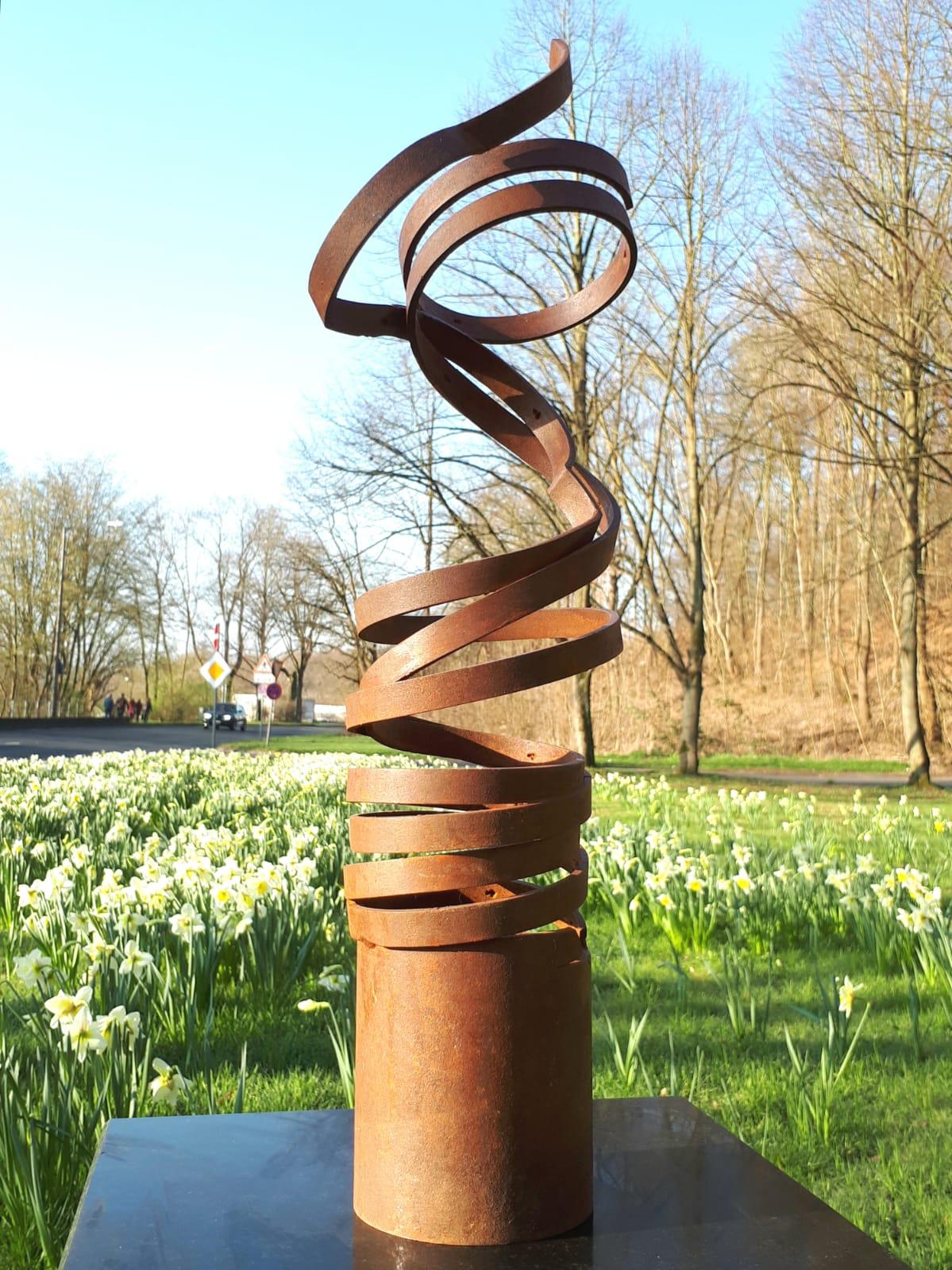 Dance Spiral by Kuno Vollet - Contemporary Rusted Steel sculpture for Outdoors For Sale 4