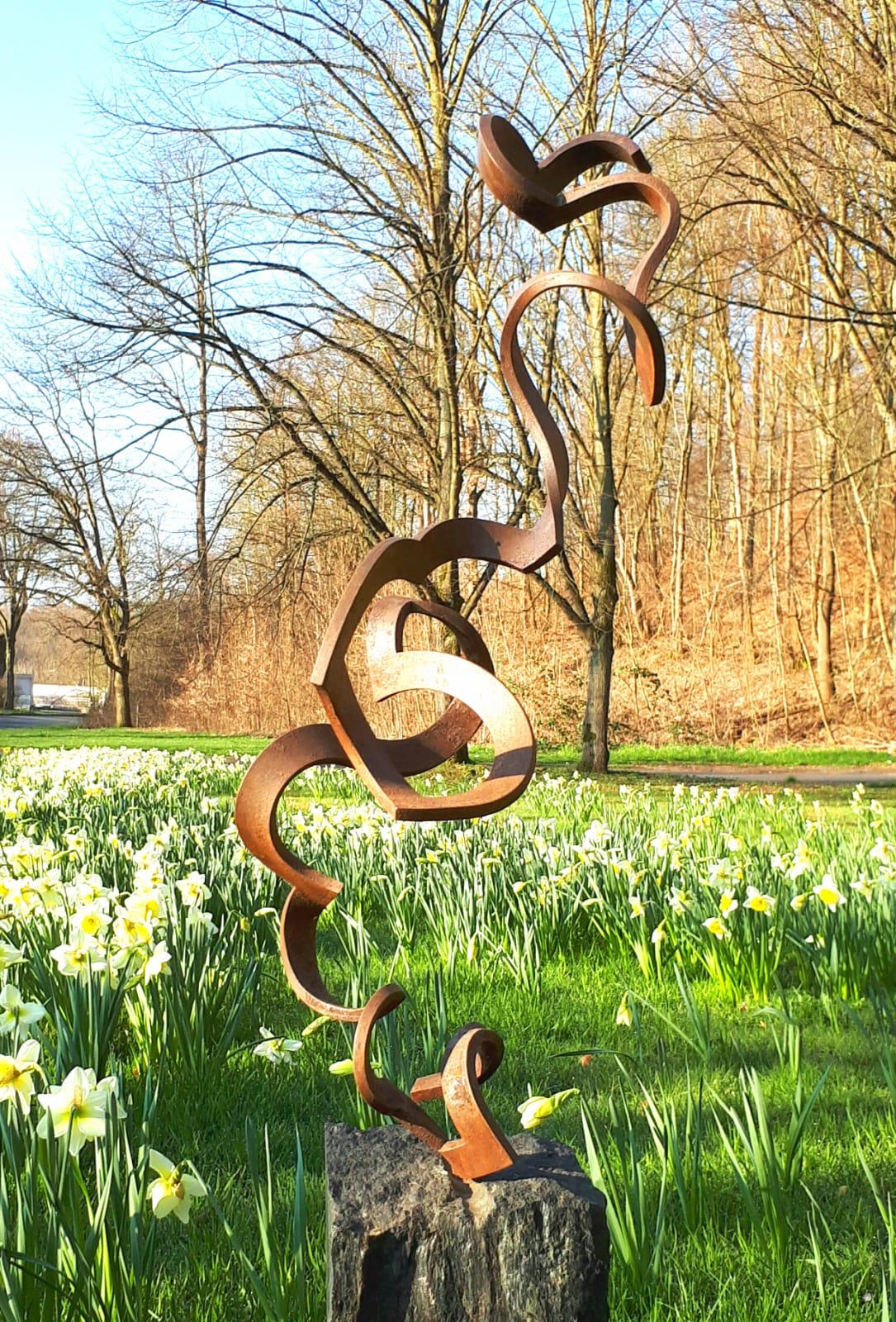 Dancing Spiral by Kuno Vollet - Contemporary Rusted Steel sculpture for Outdoors 1