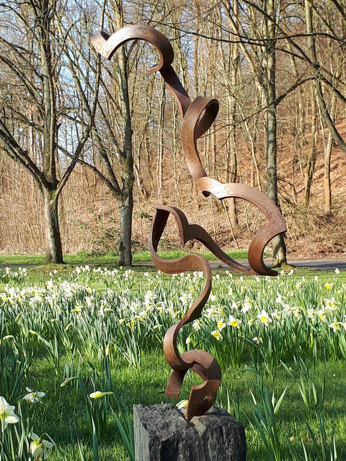 Dancing Spiral by Kuno Vollet - Contemporary Rusted Steel sculpture for Outdoors 7