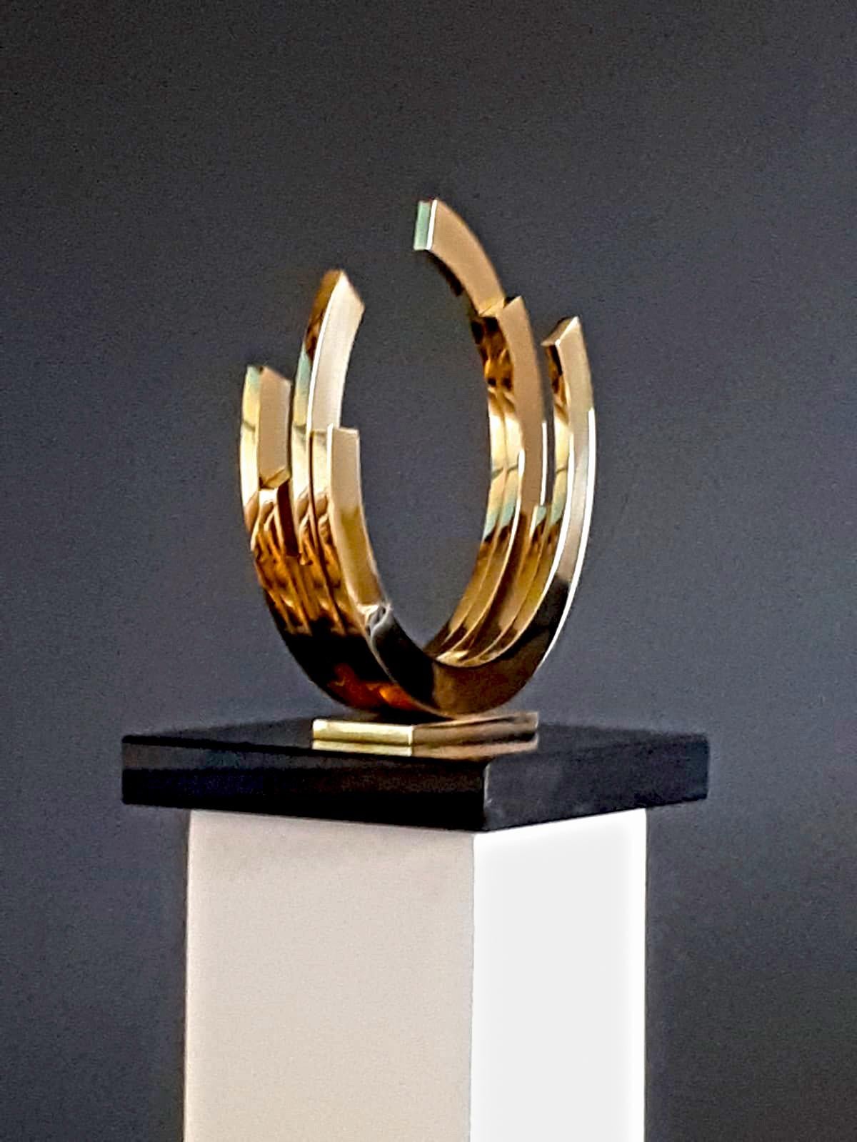 Golden Orbit by Kuno Vollet - Shiny Brass Circle Contemporary Minimal sculpture 2
