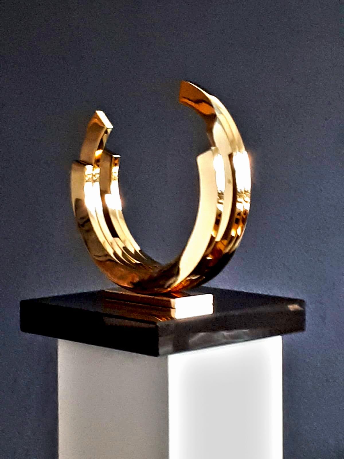 Golden Orbit by Kuno Vollet - Shiny Brass Circle Contemporary Minimal sculpture 4